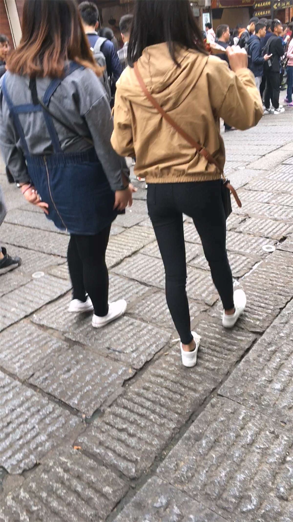 紧身黑裤