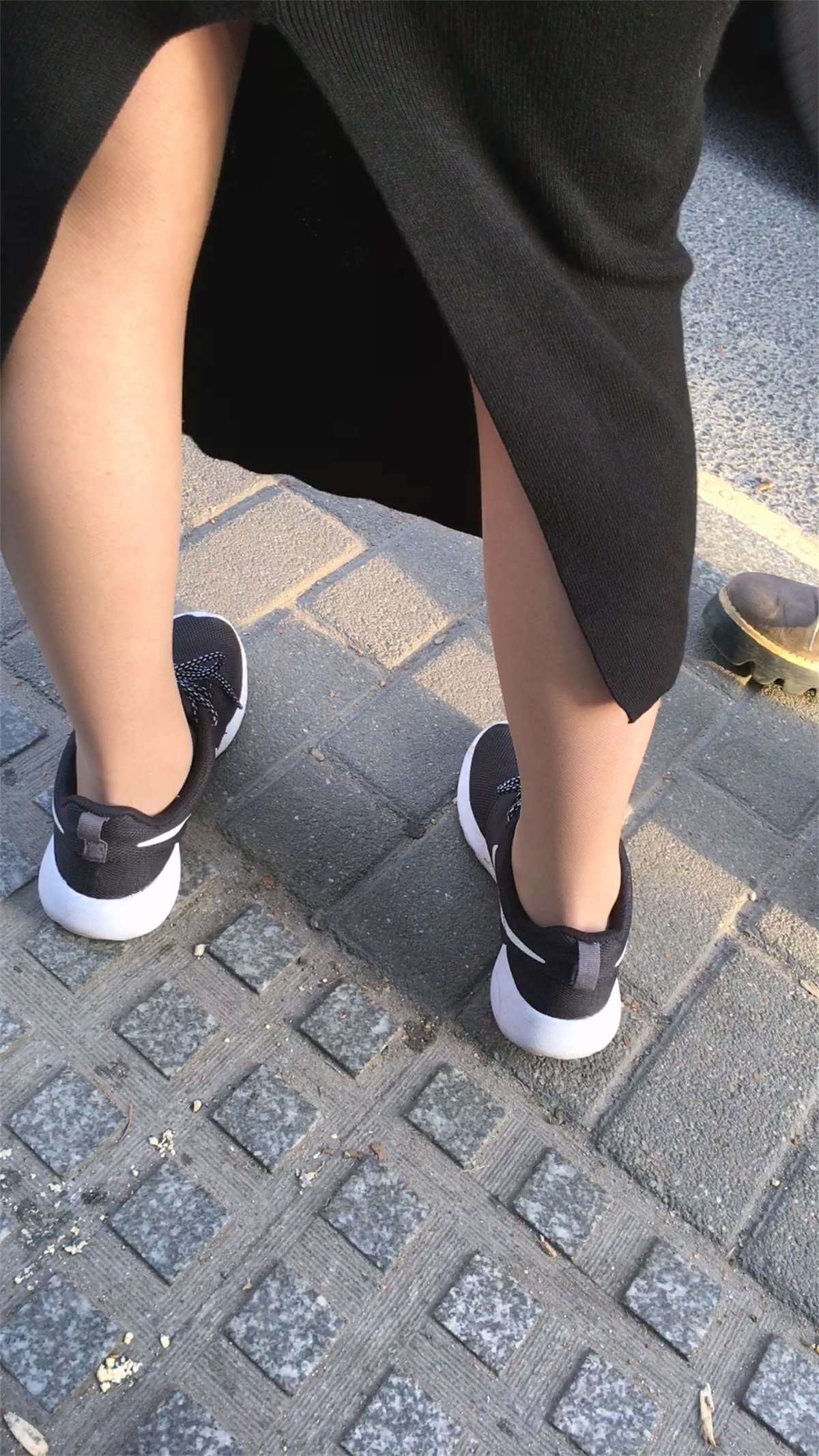 长裙黑色肉丝美女