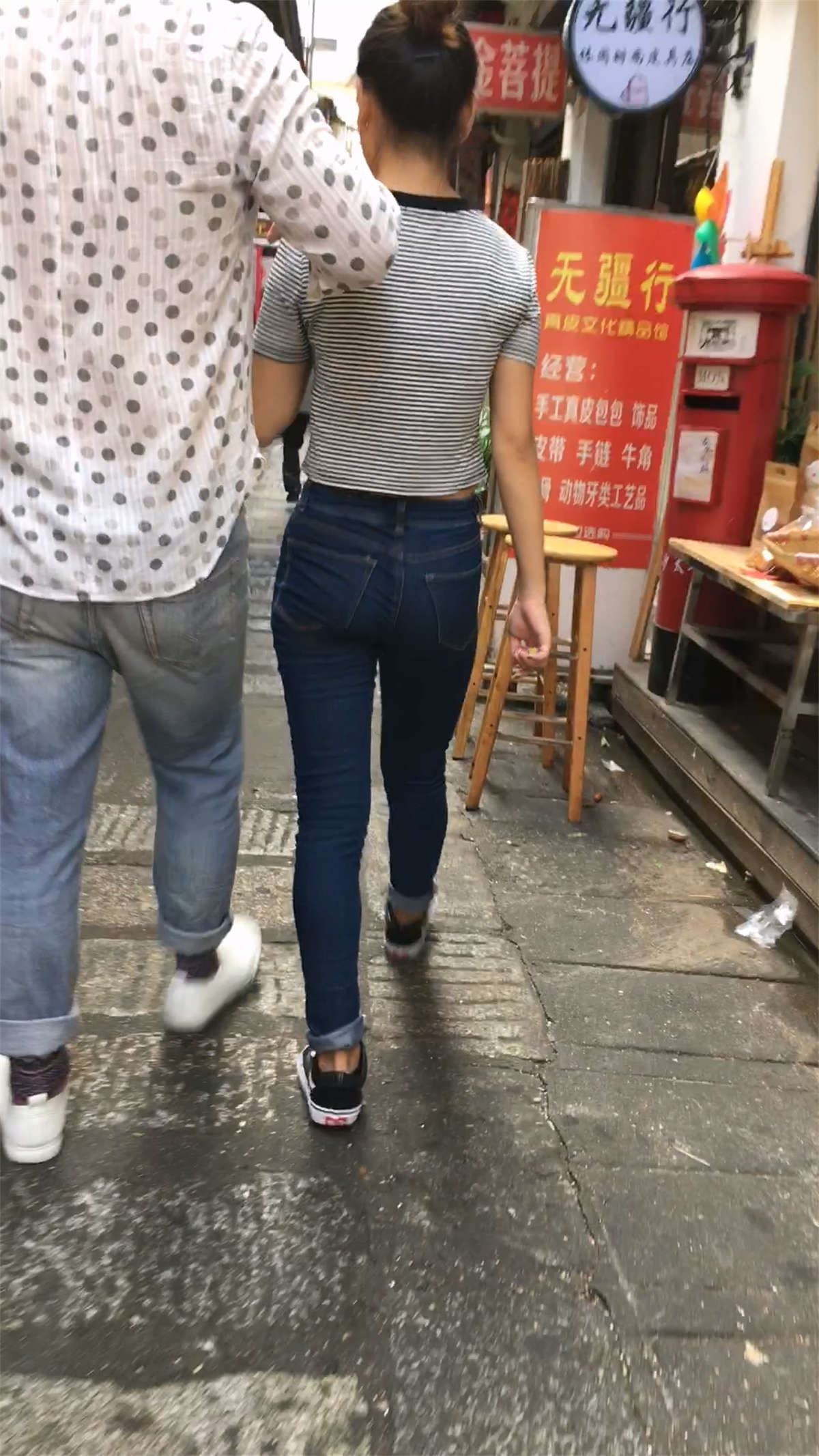 蓝色牛仔裤紧身性感好看