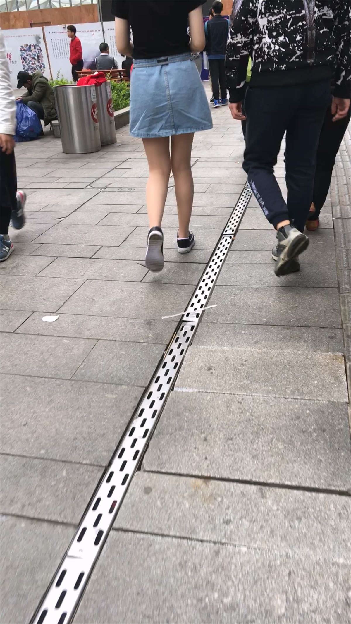 短裤美女