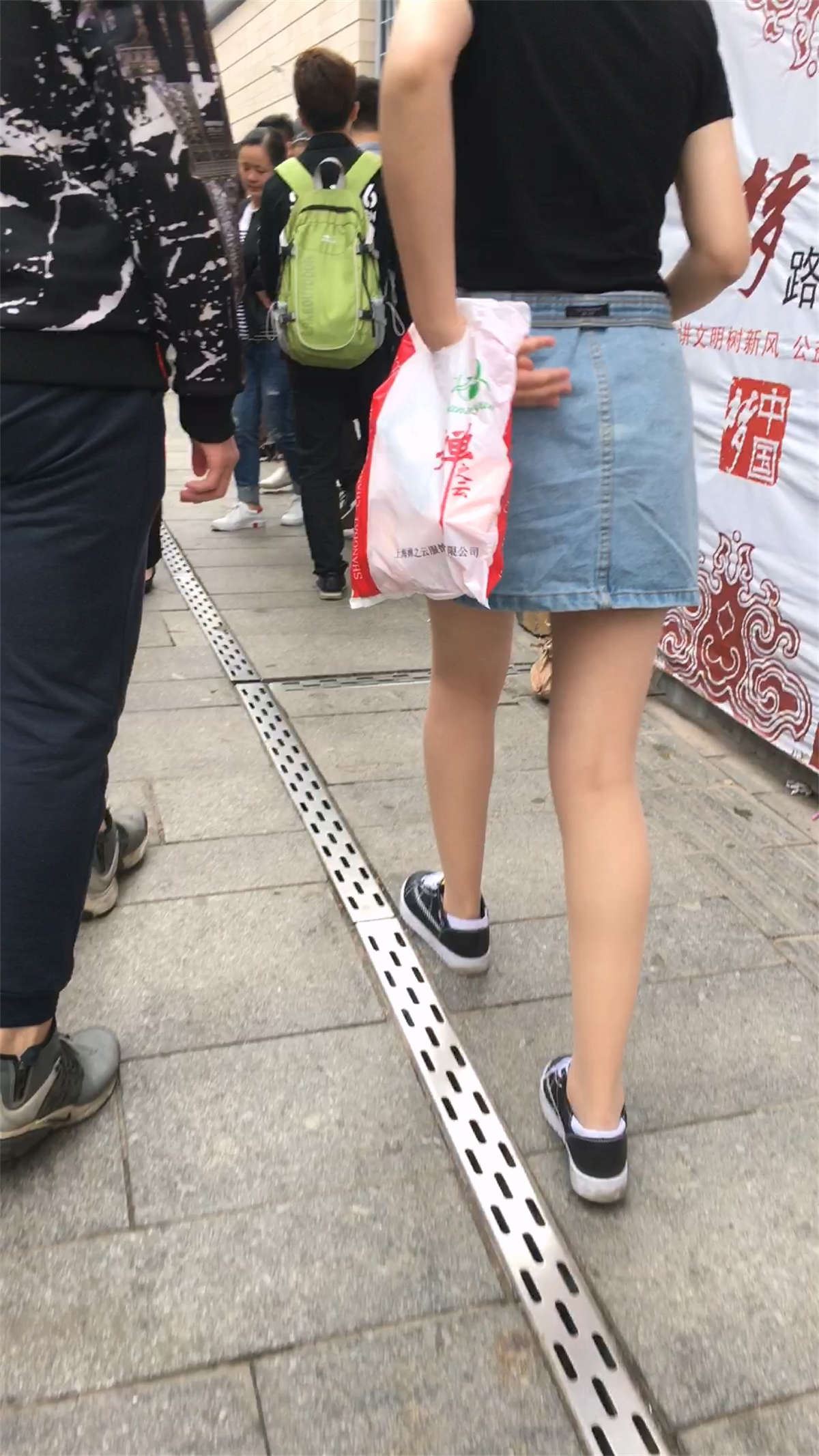 短裤美女