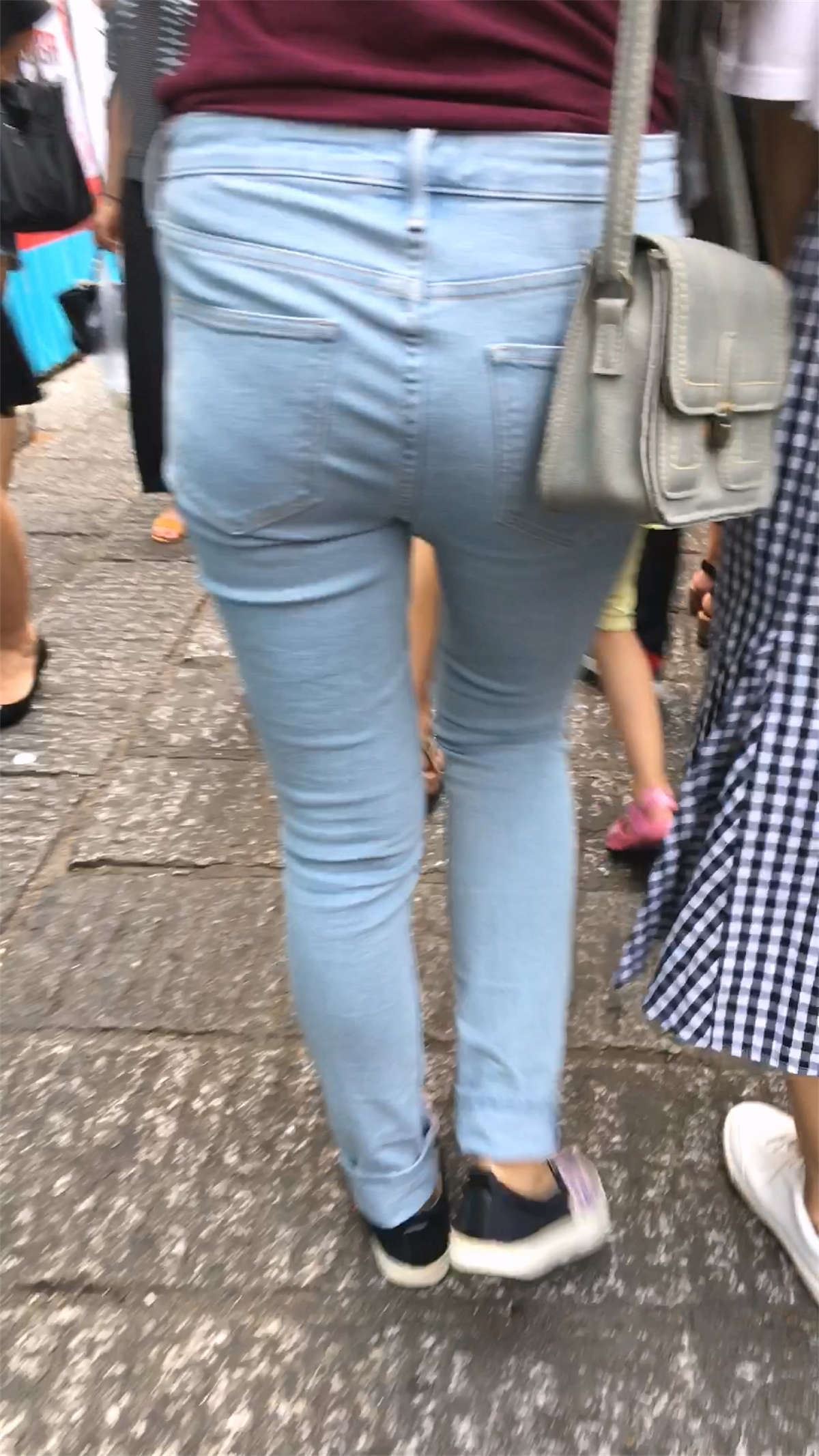 牛仔裤大腚女