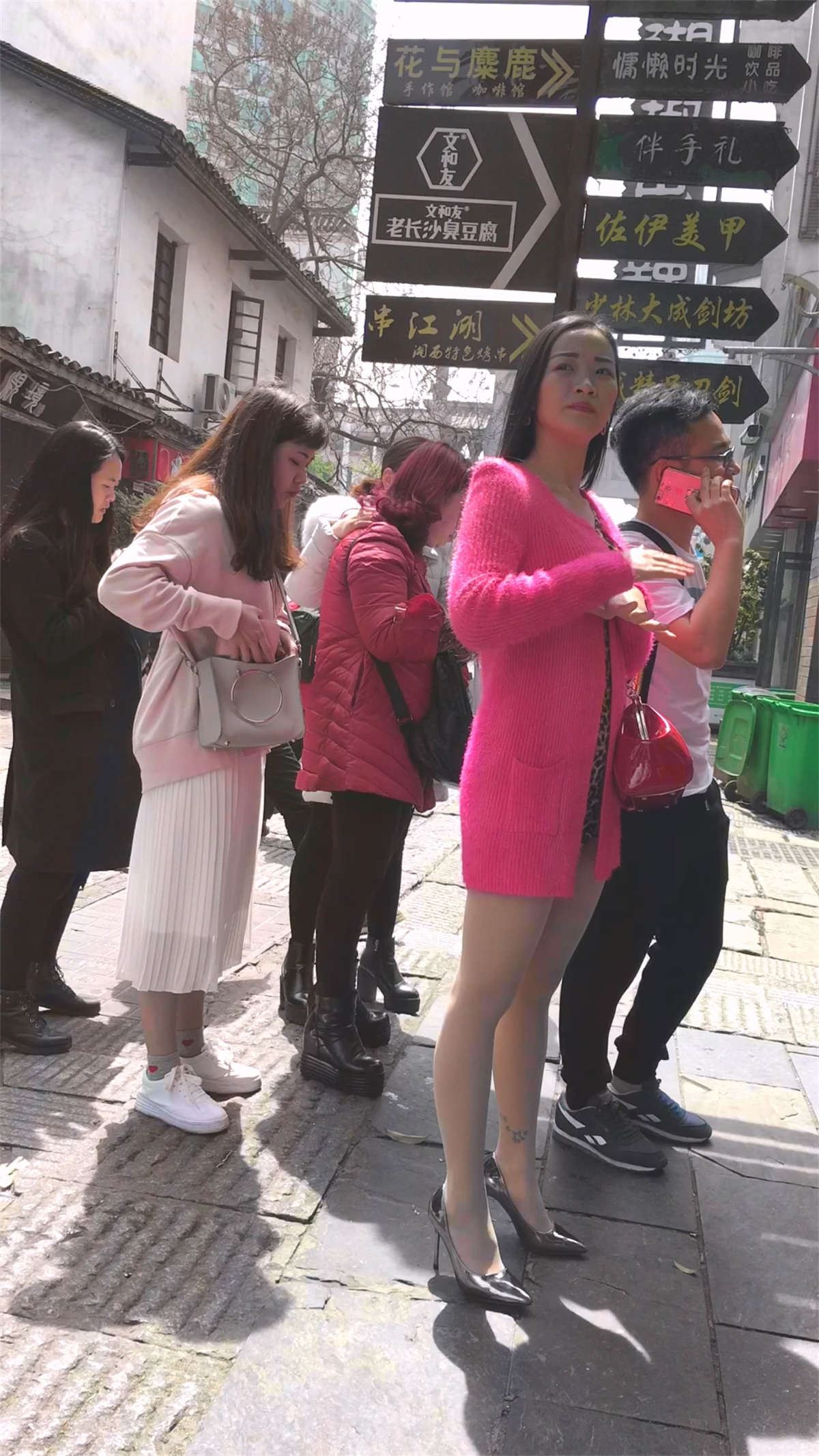 阳光下的肉丝大腿美腿