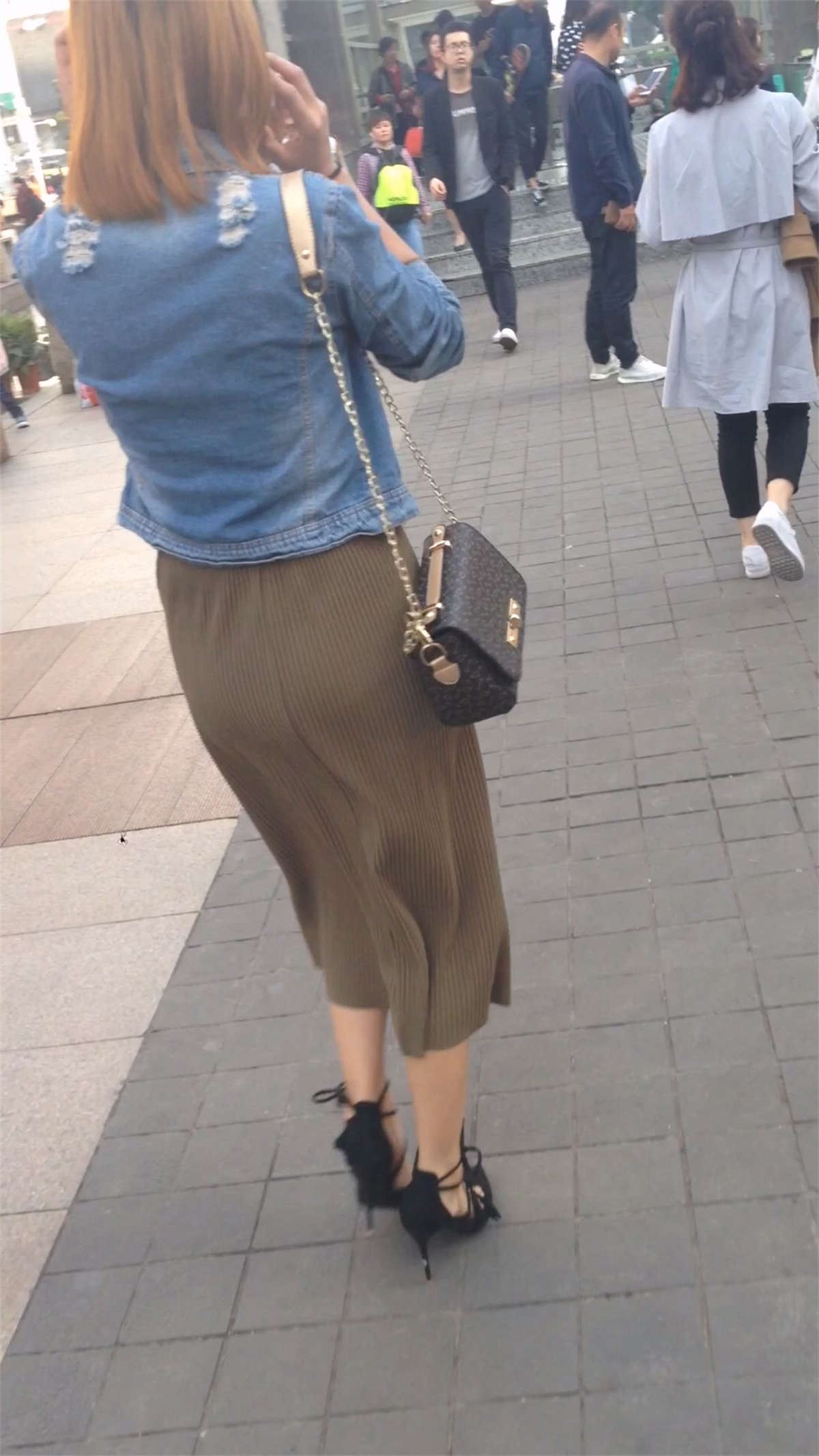 黑凉高美女