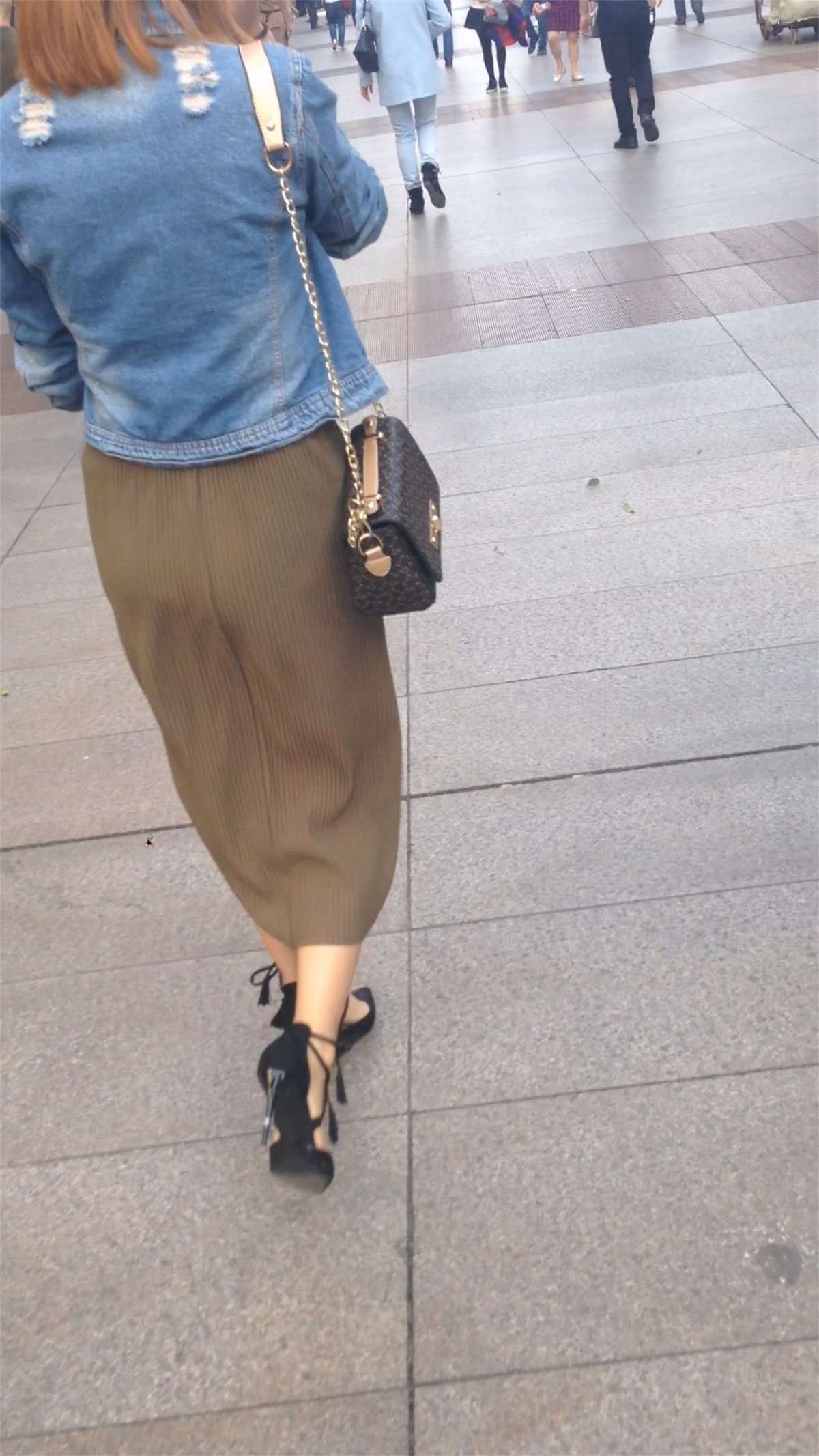 黑凉高美女