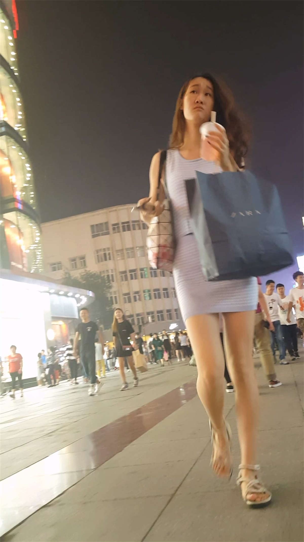 蓝色包臀裙长发美女极品长腿