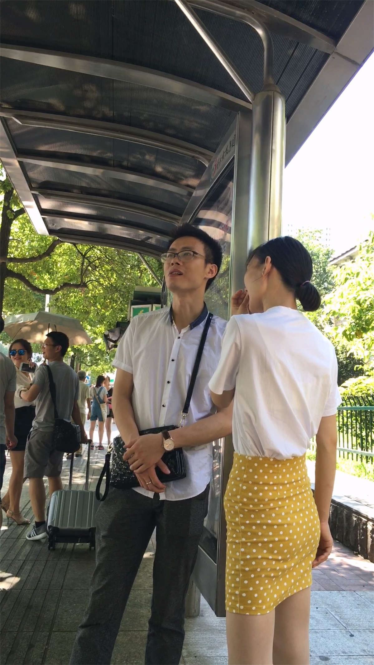 等公交车的黄色紧绷短裙极品好身材肉丝高跟妹子