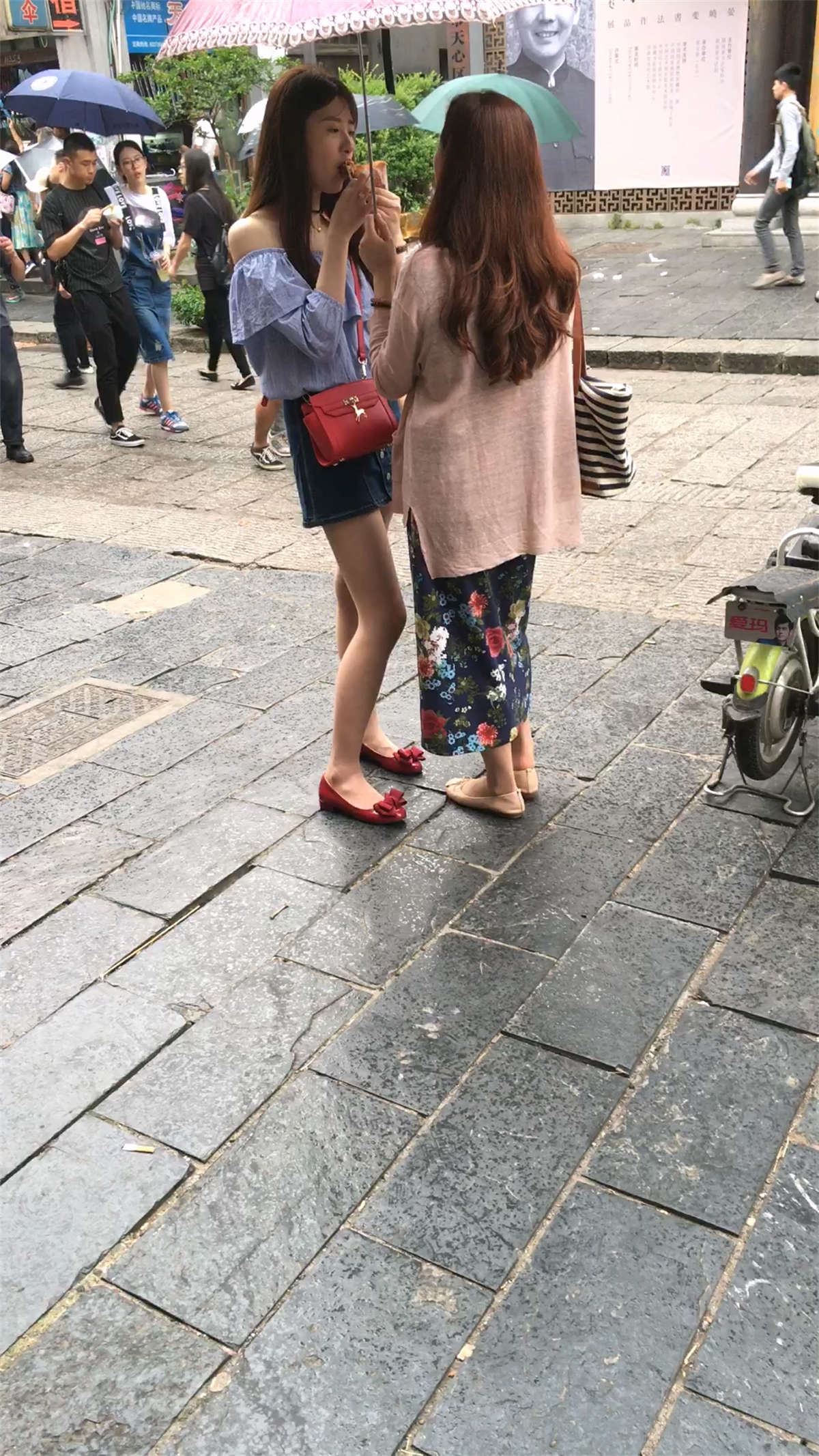 蓝色牛仔裙