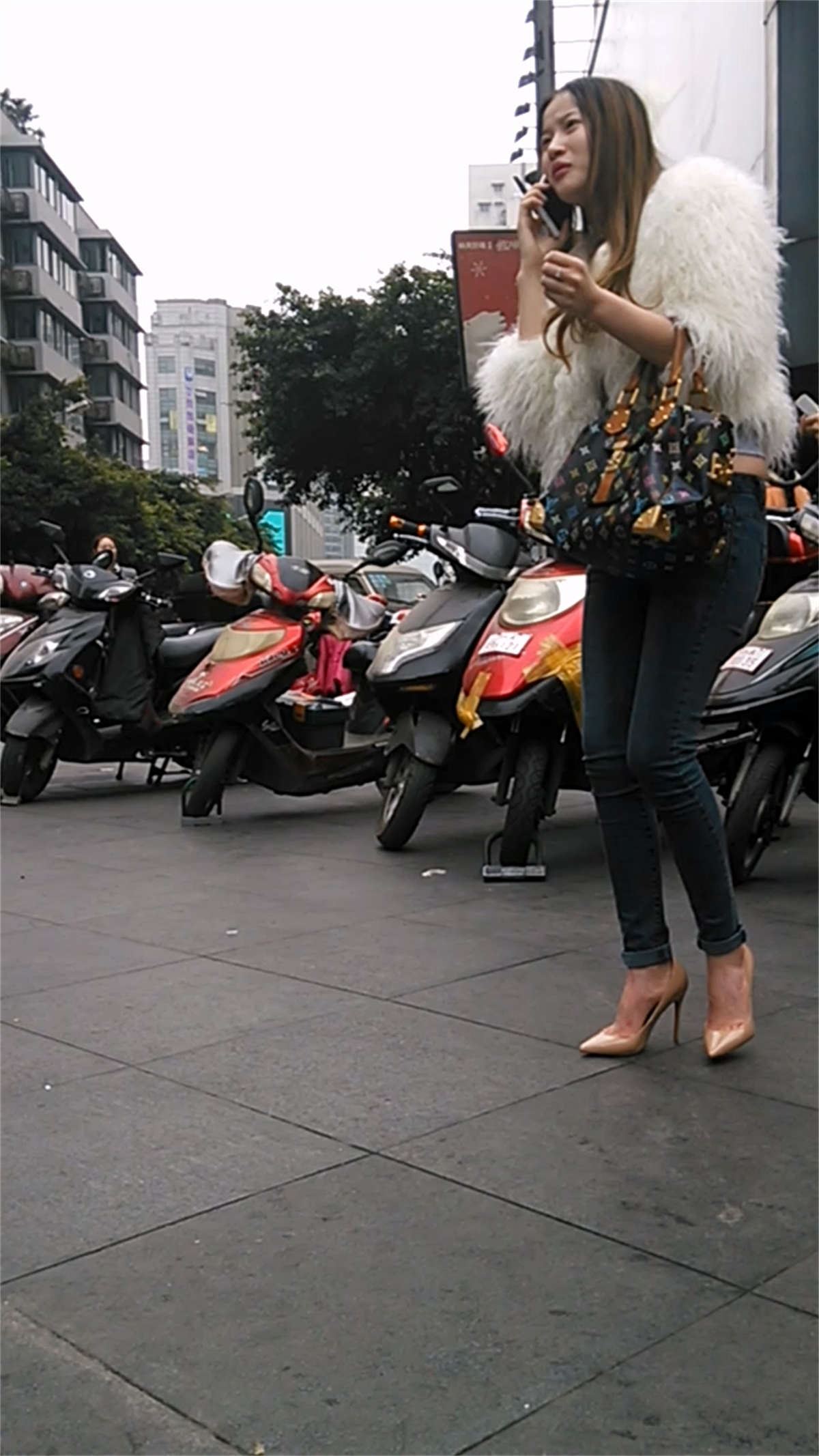 高跟牛仔美女