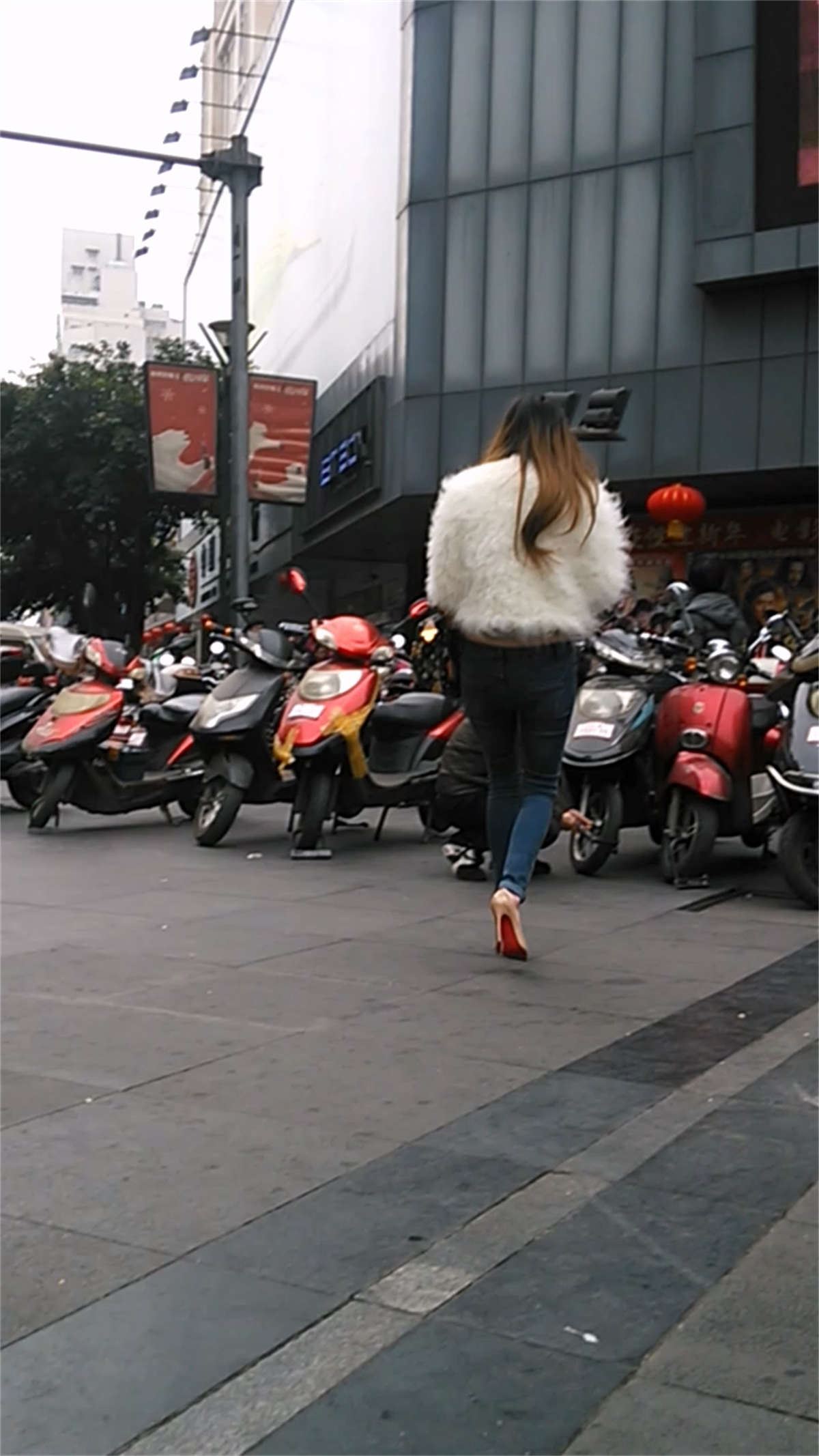 高跟牛仔美女