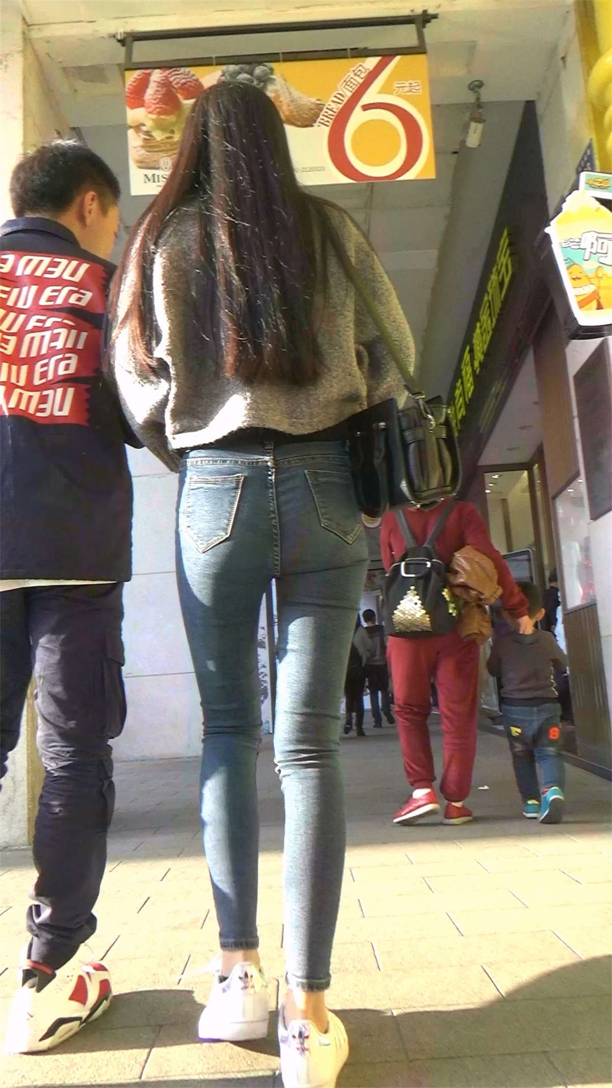 紧身蓝牛好身材漂亮