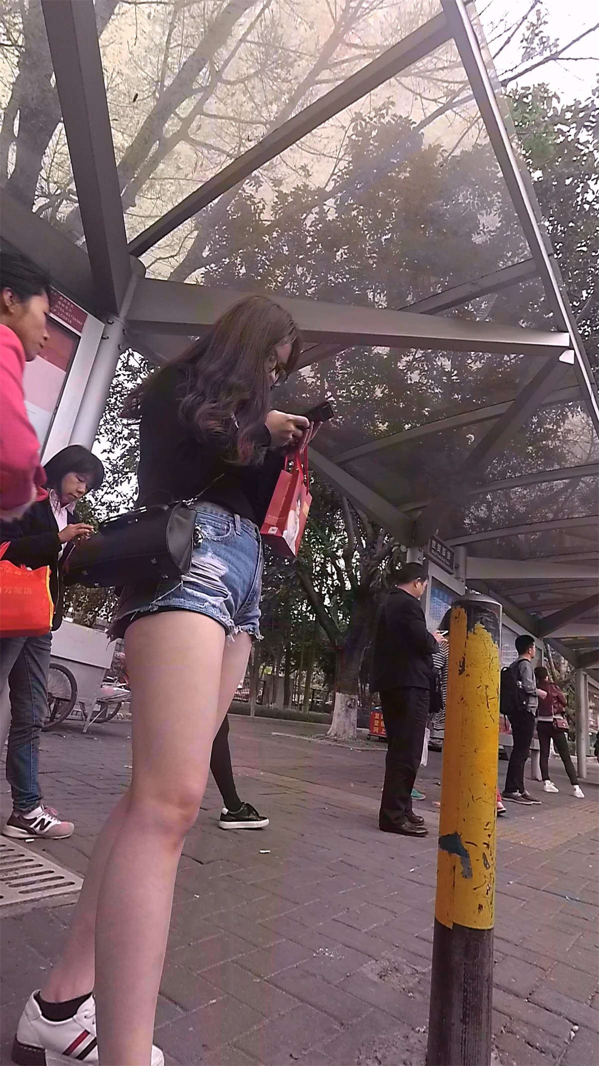 极品美腿高腰热裤美腿美女