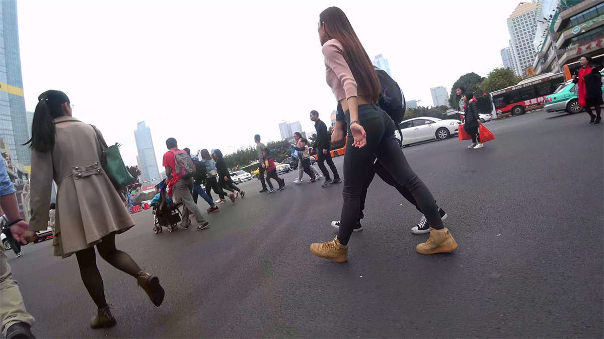 超性感紧俏灰色牛仔裤美女