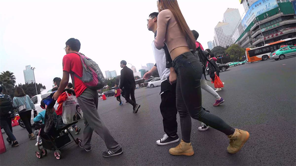 超性感紧俏灰色牛仔裤美女