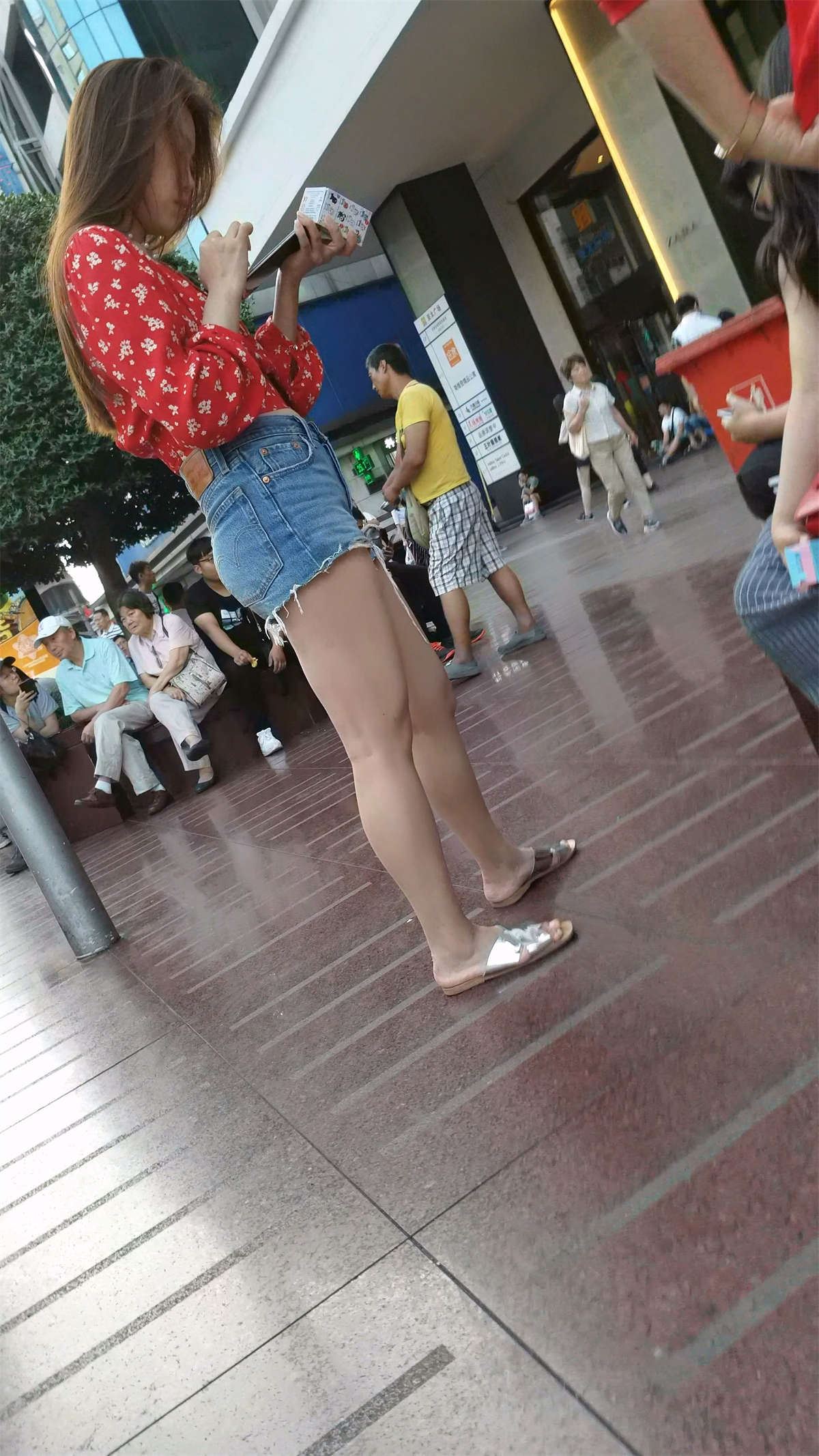 高腰牛仔热裤漂亮小姐姐