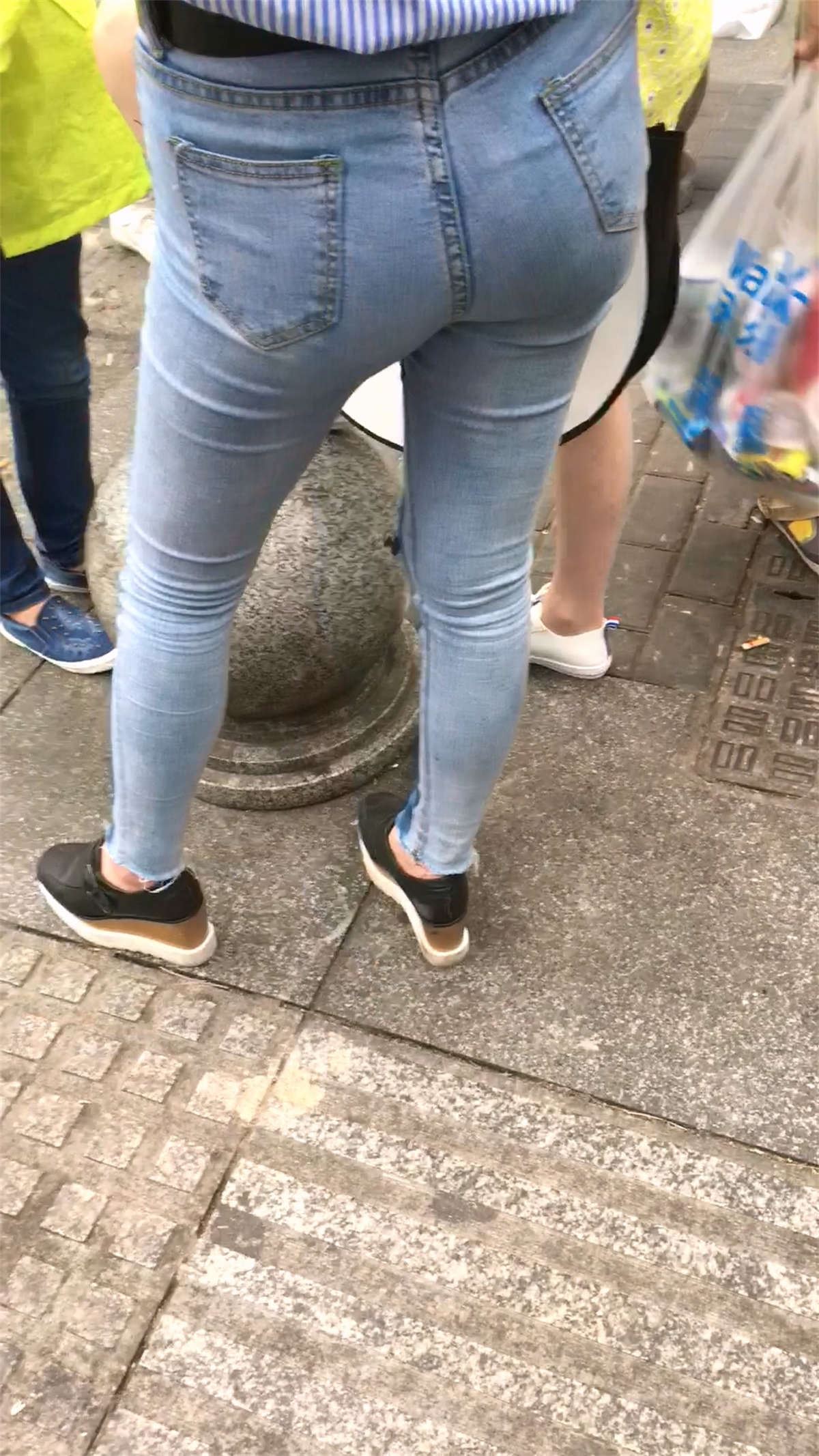 紧身牛仔裤极品美女