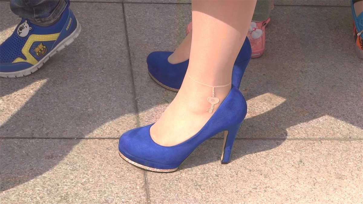 排队的丝足美女