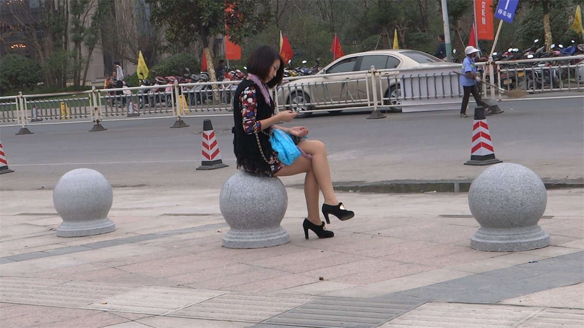 等人的美腿少妇