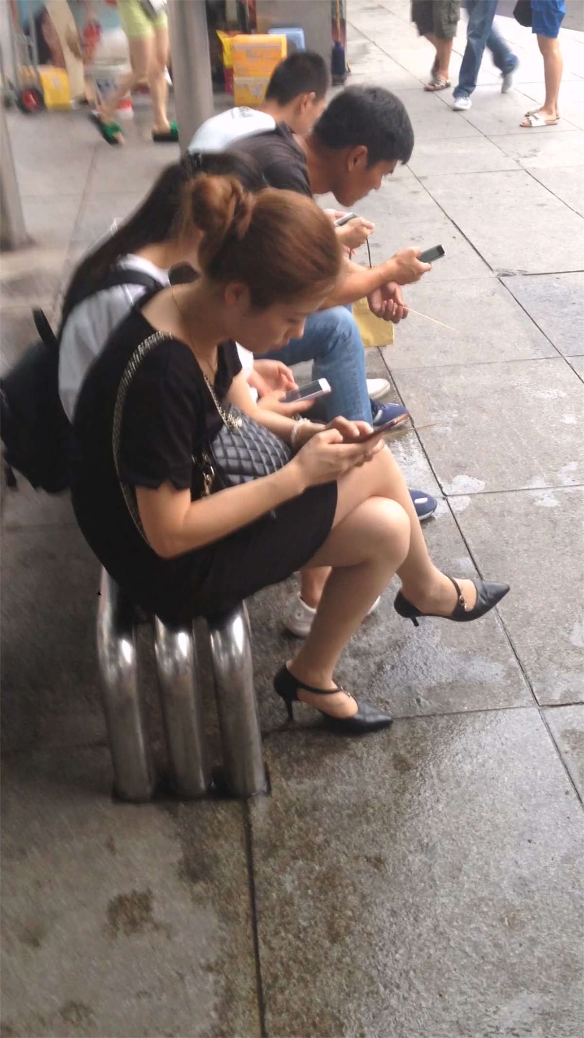 车站少妇黑尖嘴高跟