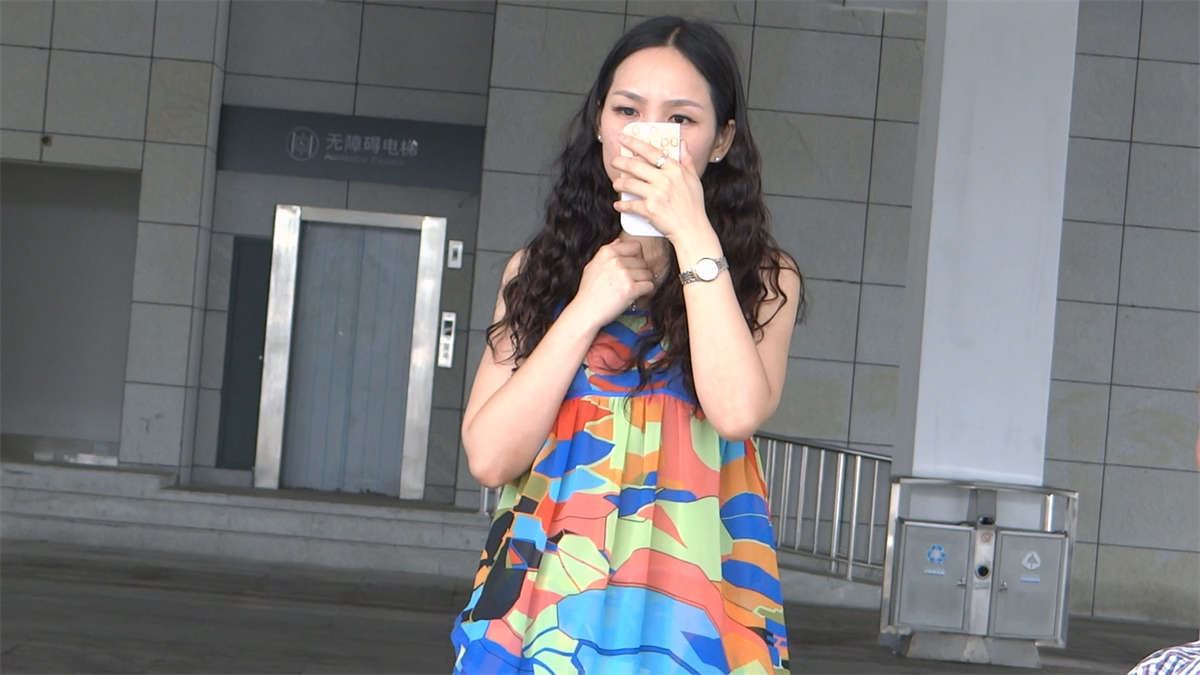 白净的高跟美女
