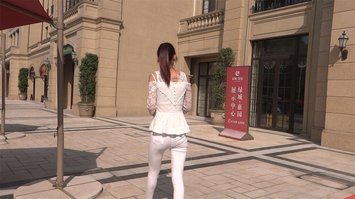 我找的大学美女拍丝袜脚哦