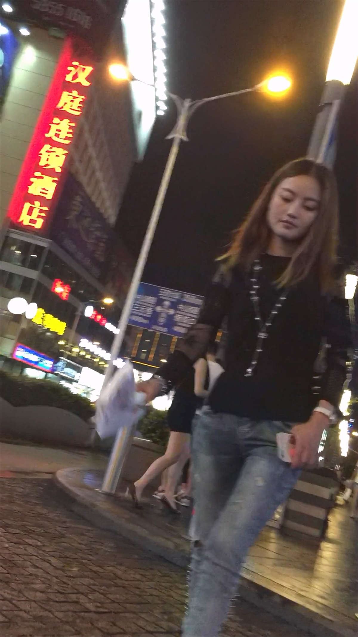 牛仔超圆美臀漂亮美少妇