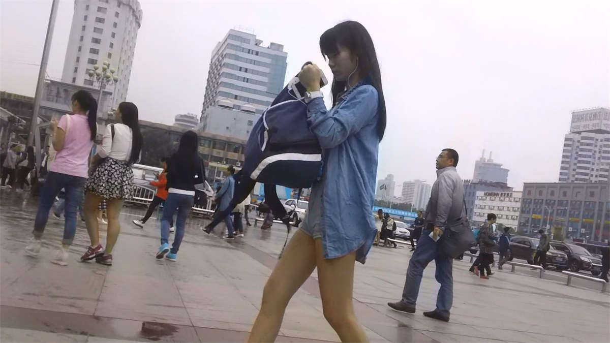 难得一见的超短牛仔热裤饱满三角区