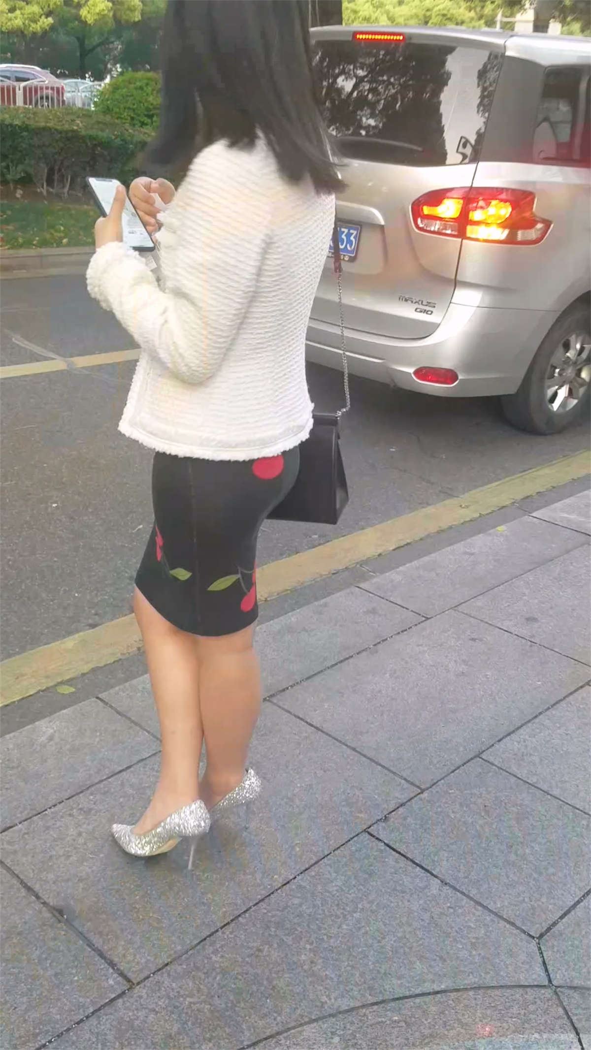 包臀裙银白高跟性感MM
