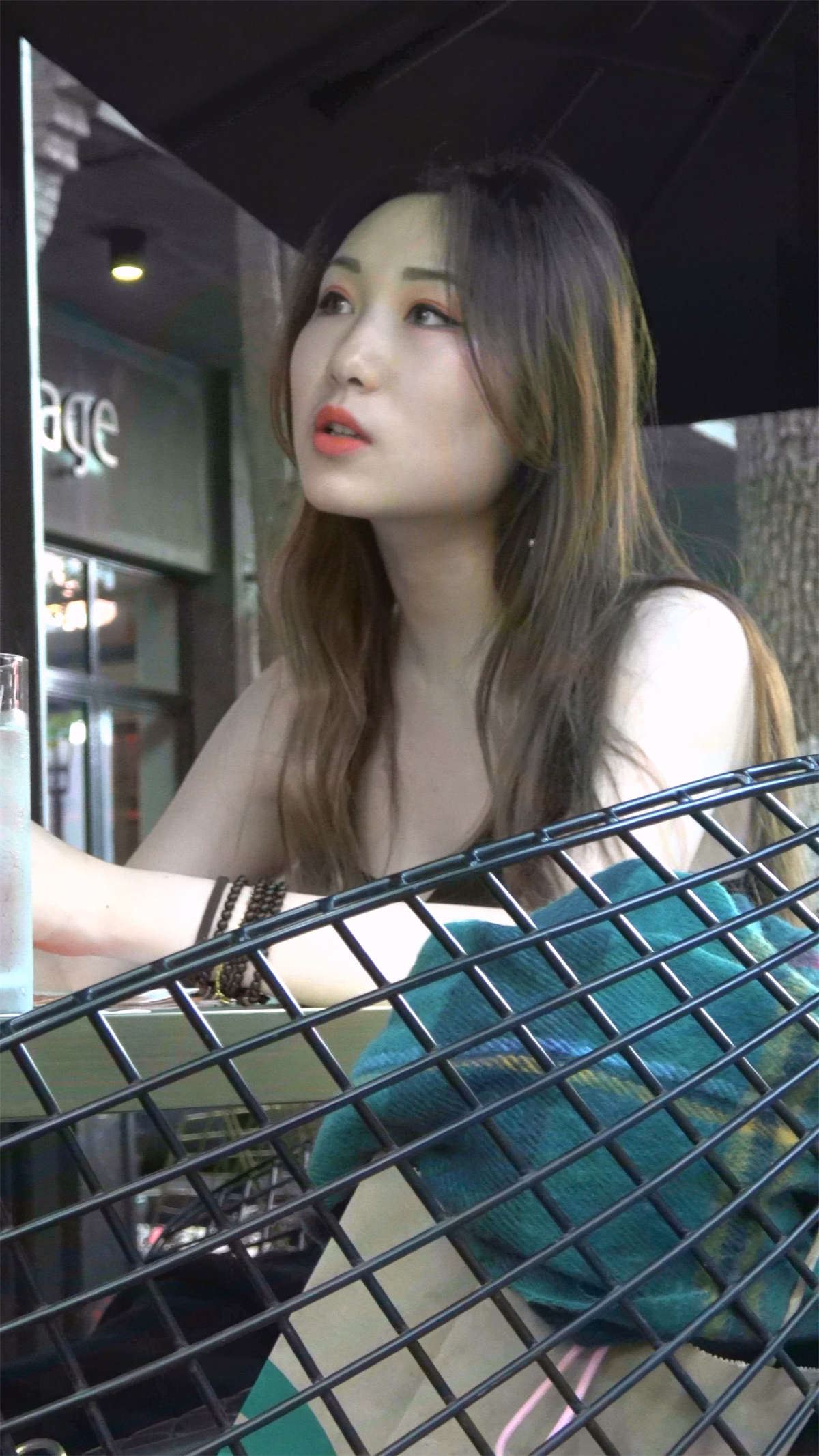 超级白皙的性感美腿美女