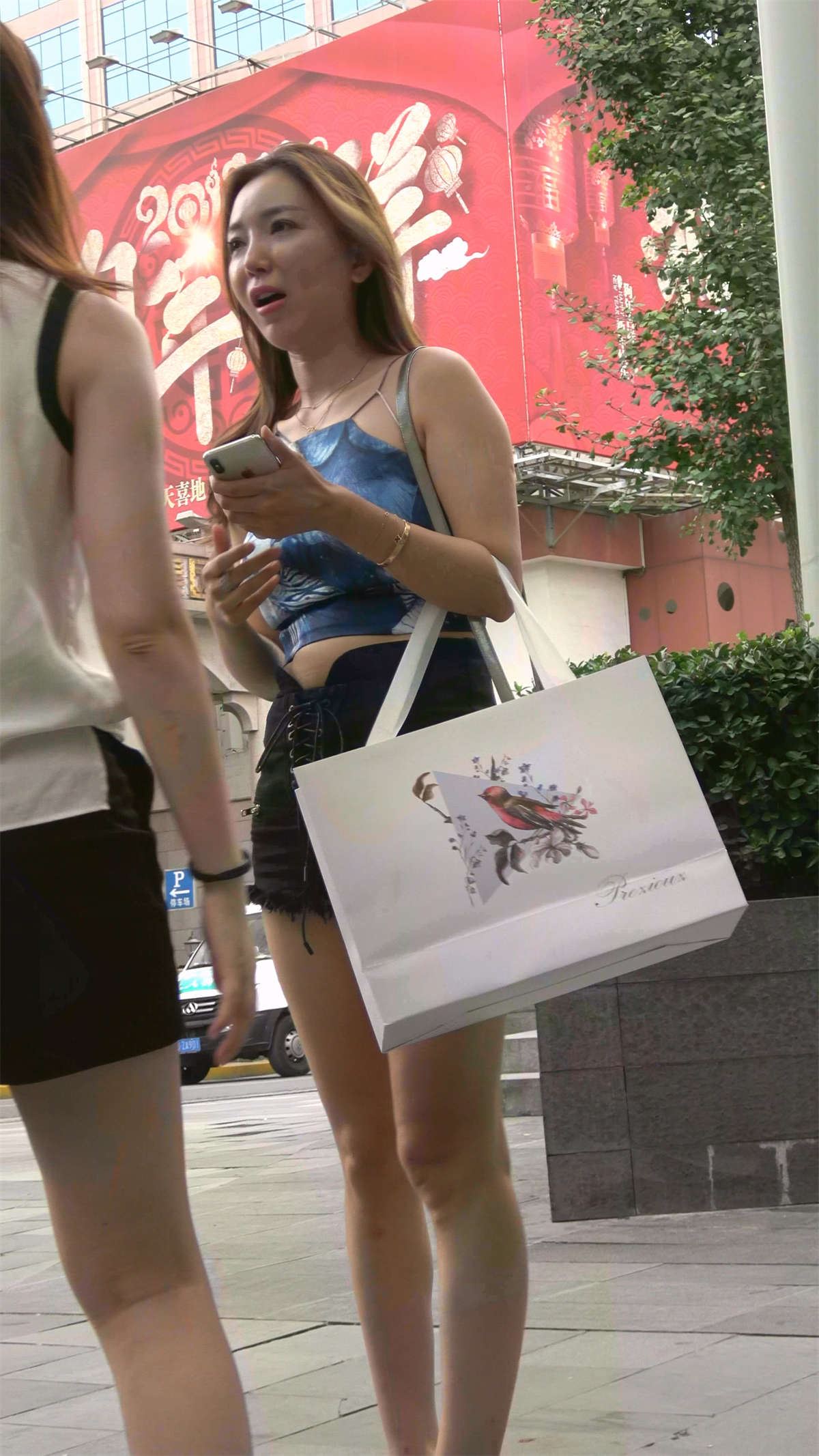 蓝色高跟性感身材美女