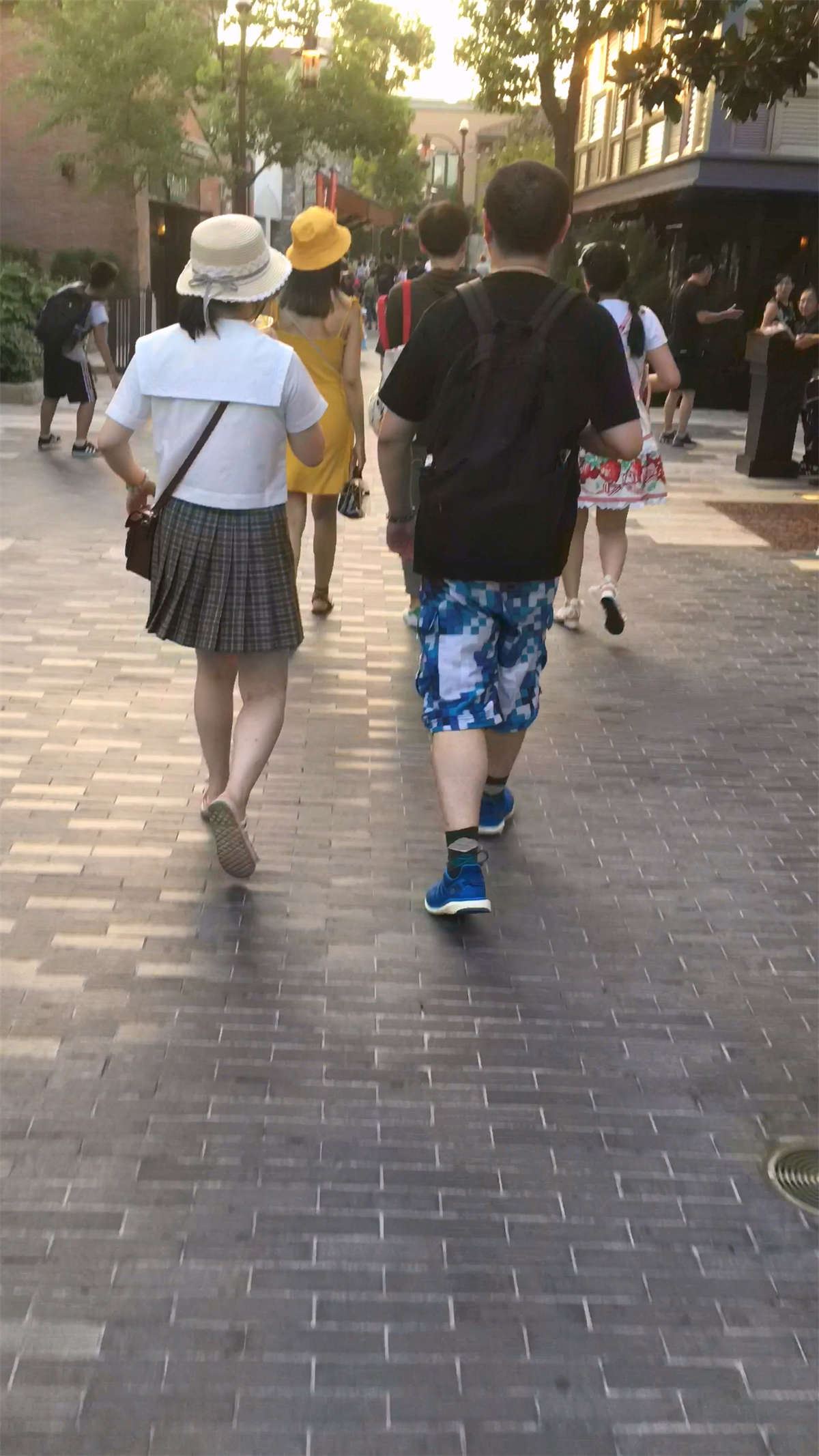 连衣裙女孩