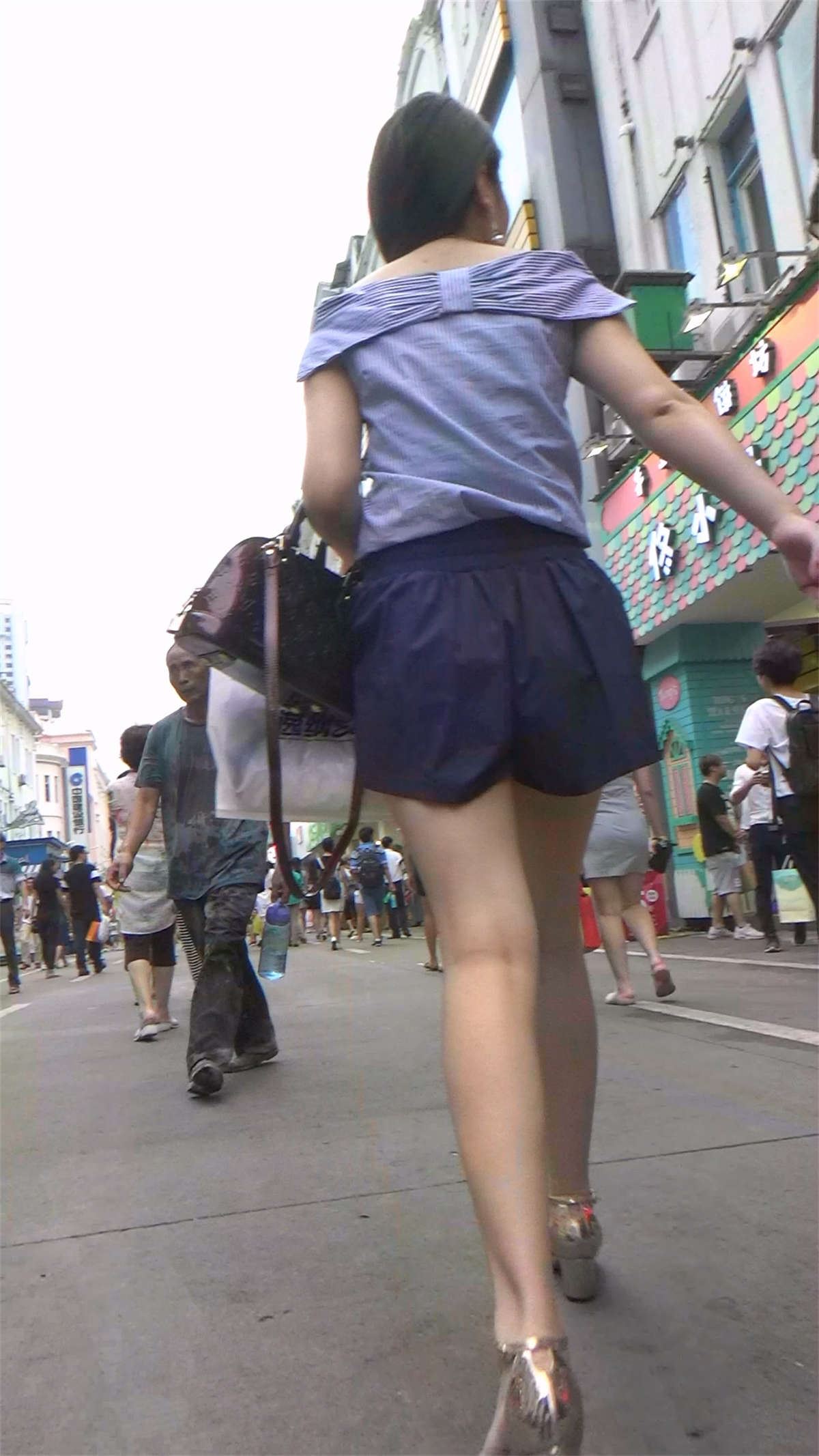 短裙美腿知性大姐姐