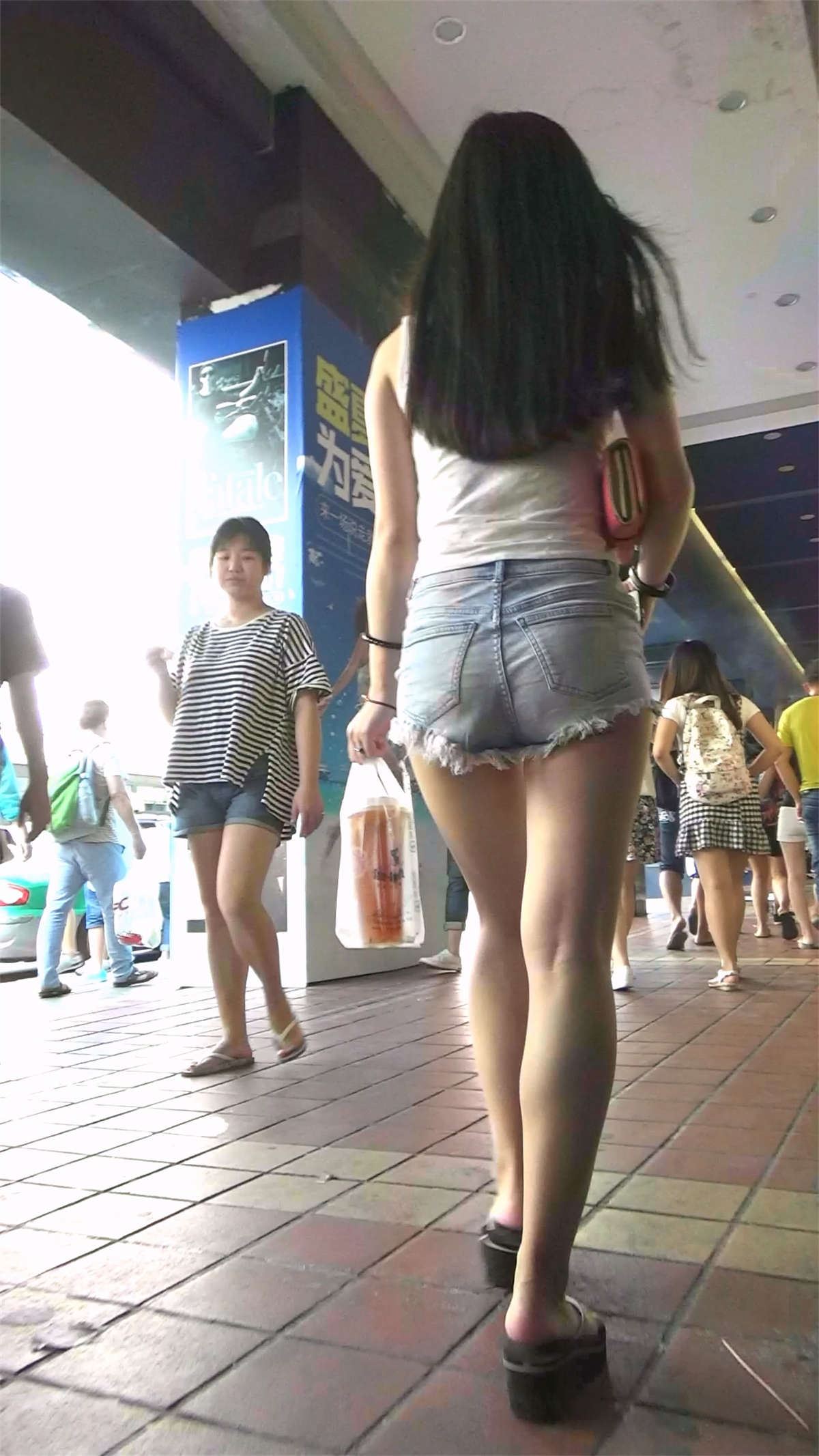 高腰热裤性感美腿美女