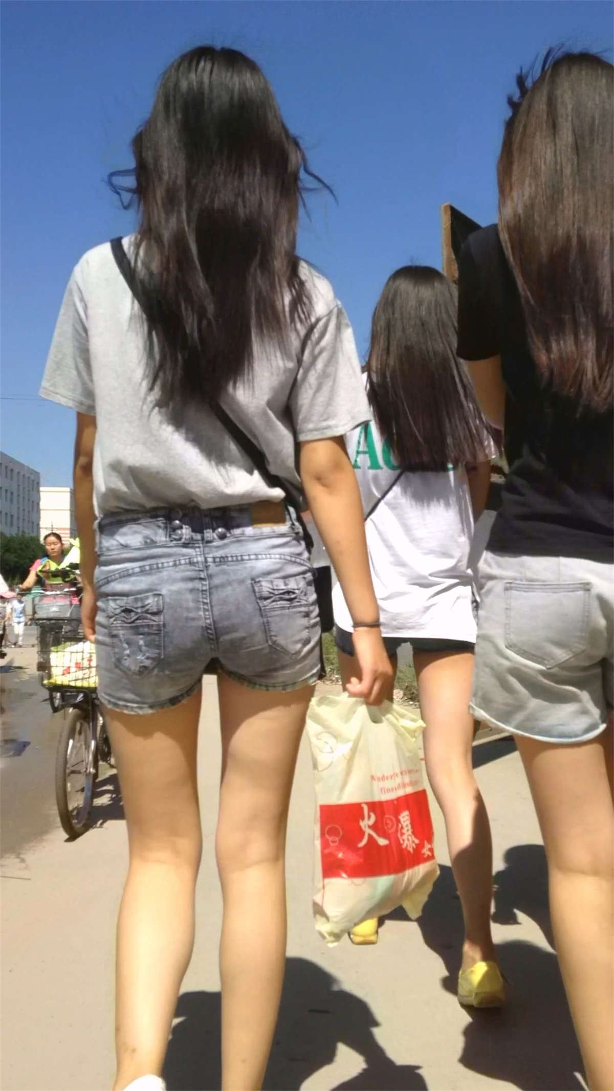 美腿热裤小清新学妹