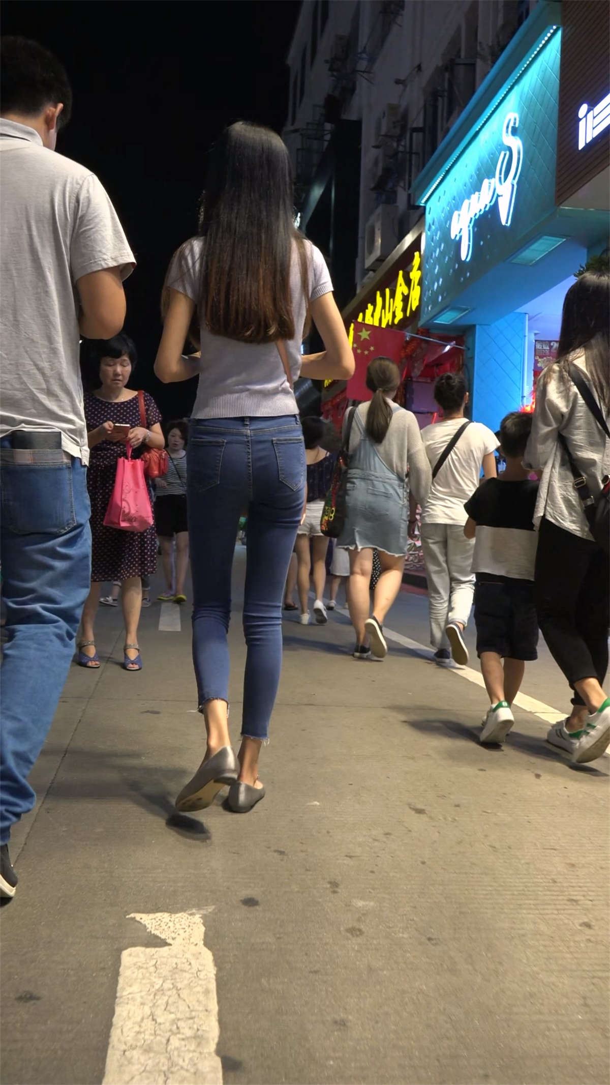 苗条好身材小蛮腰紧身蓝牛美女
