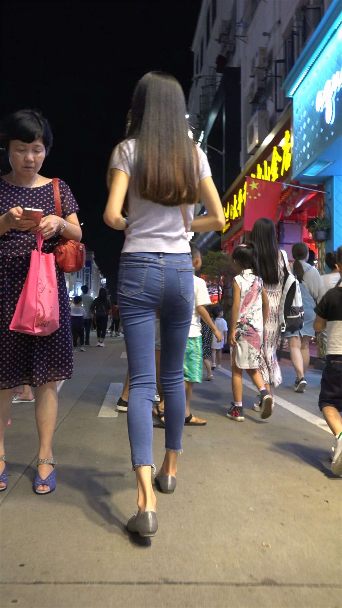 苗条好身材小蛮腰紧身蓝牛美女