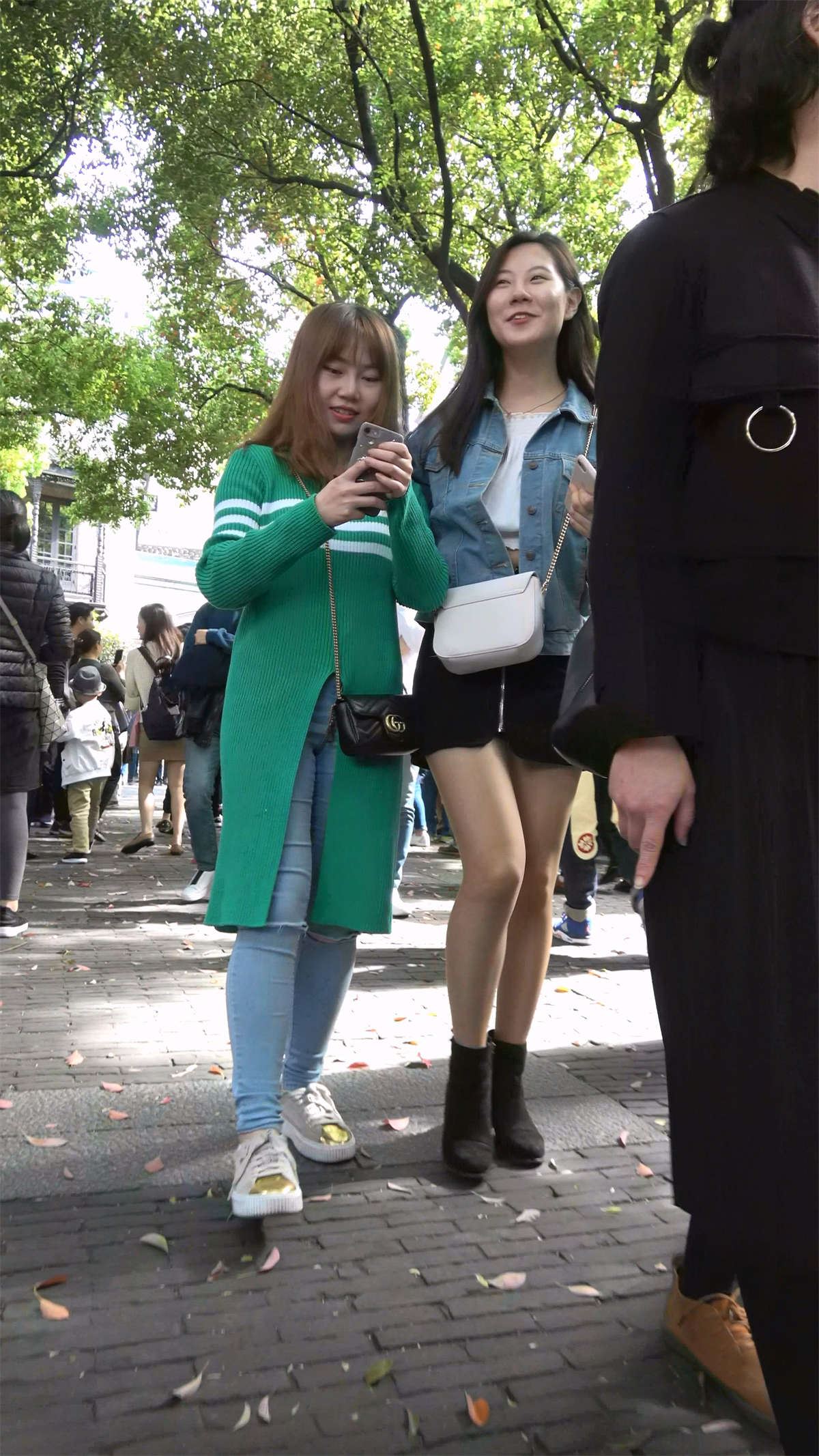 性感短裙美腿牛仔外套气质美女