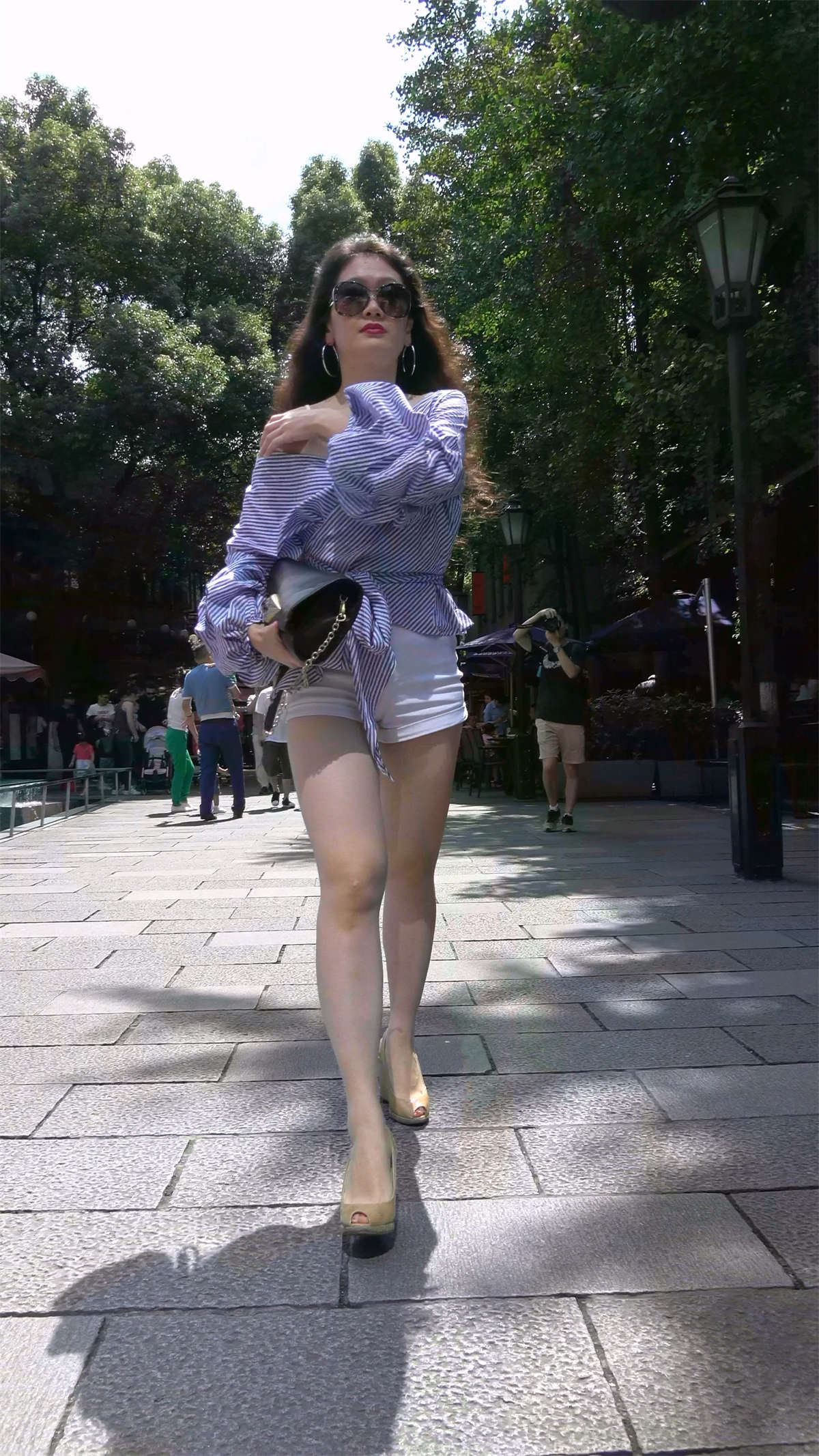鱼嘴高跟美腿身材性感少妇