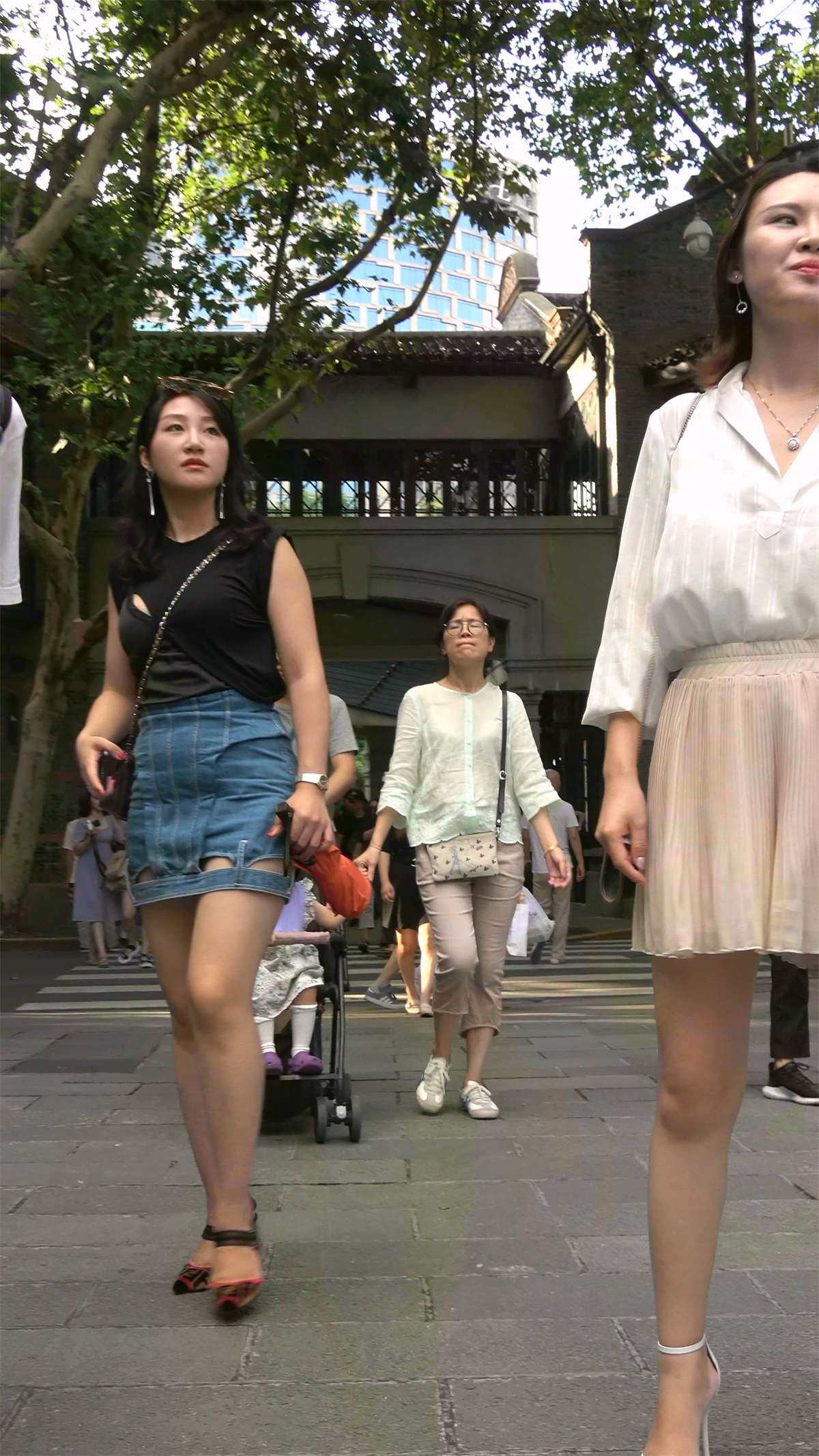 黑衣牛仔裙美腿高跟性感美女