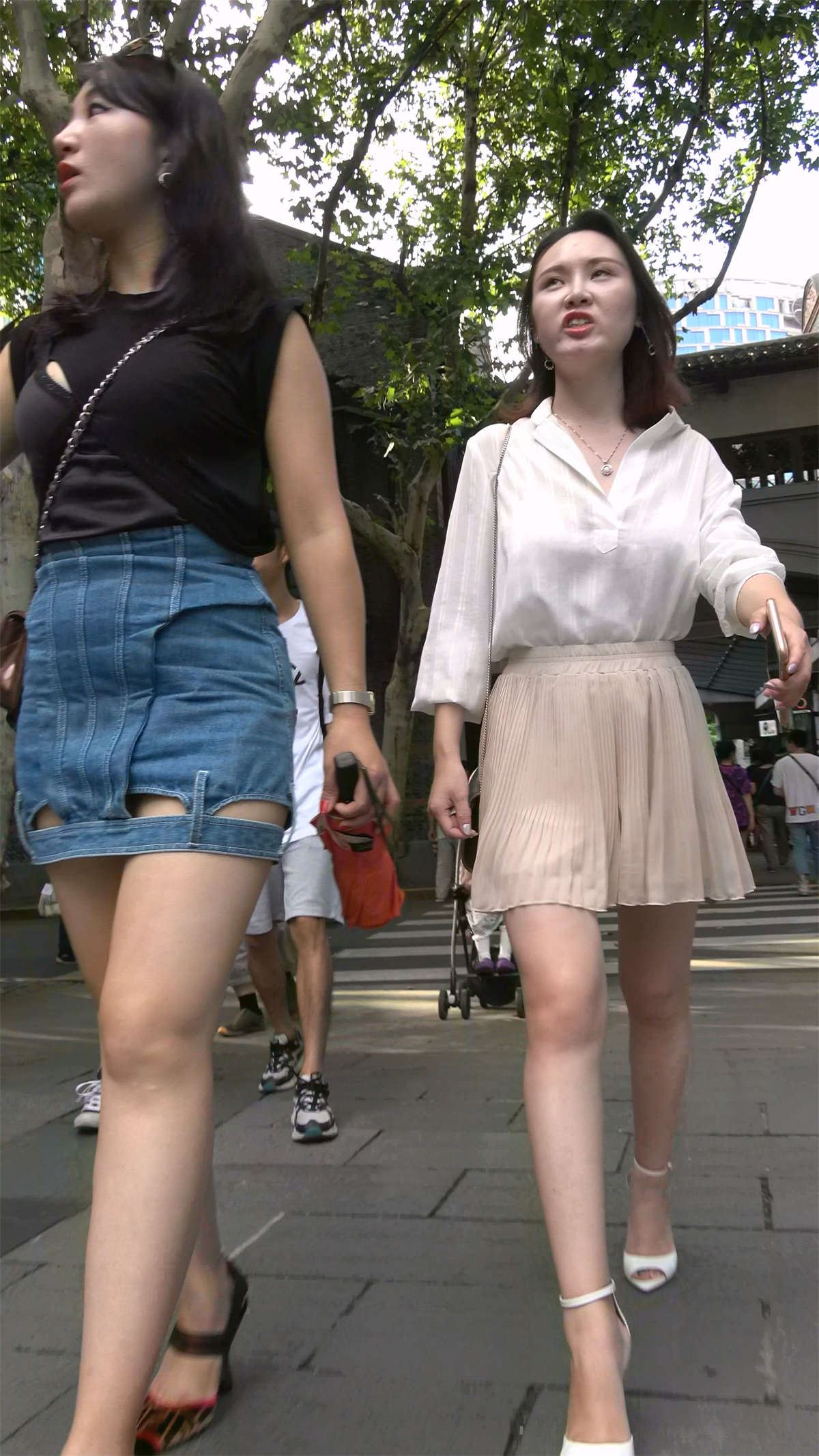 黑衣牛仔裙美腿高跟性感美女