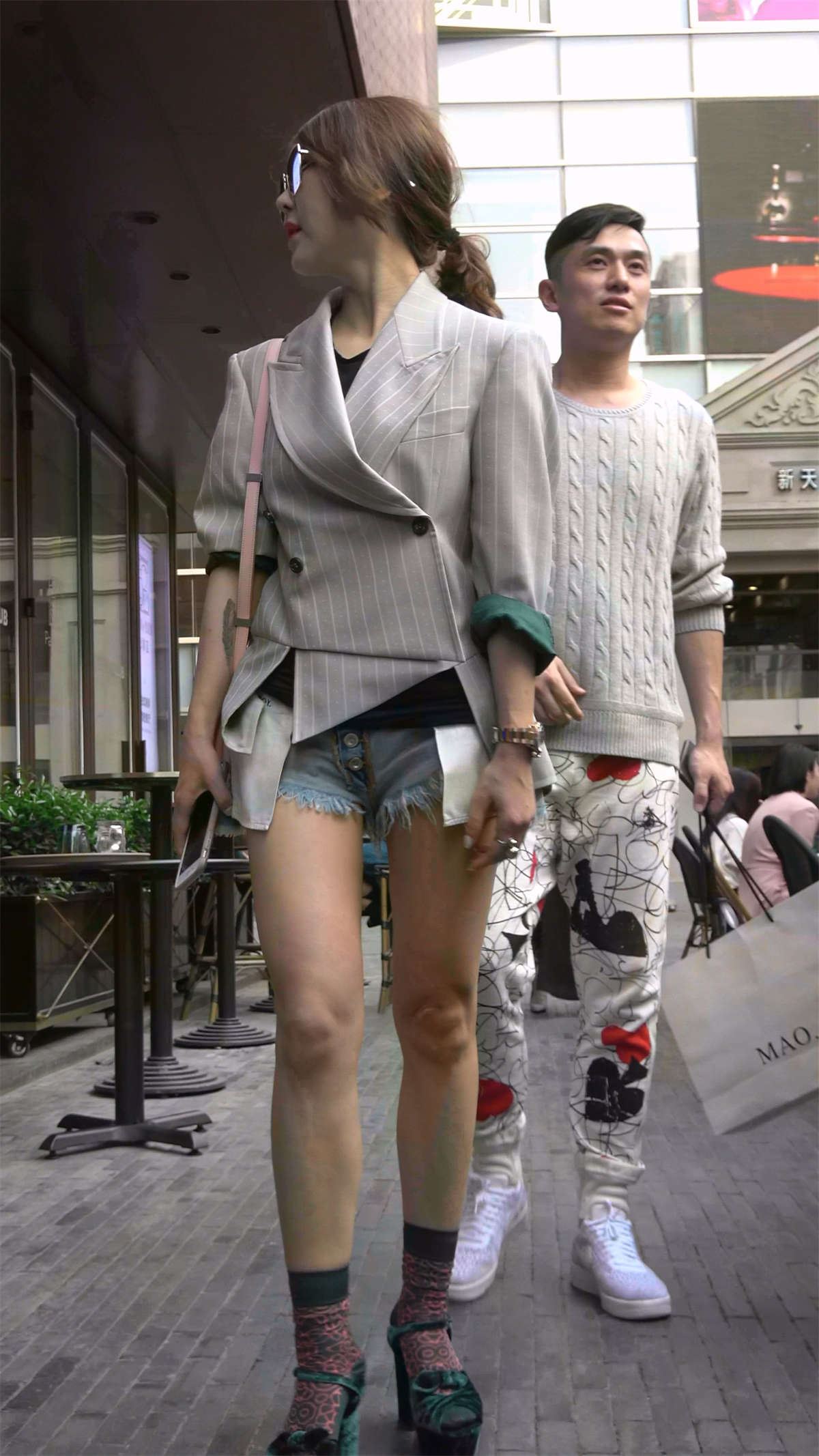 极品气质美颜美腿墨镜仙女姐姐