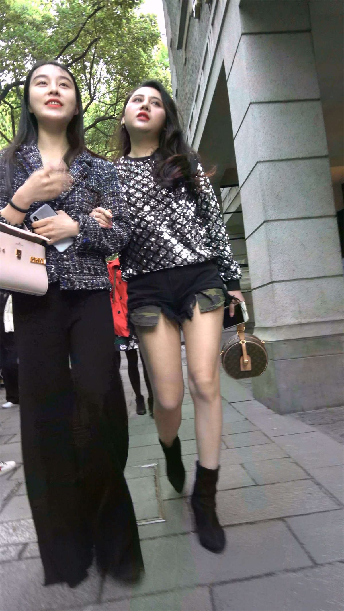 娇艳欲滴的热裤白皙美腿美女