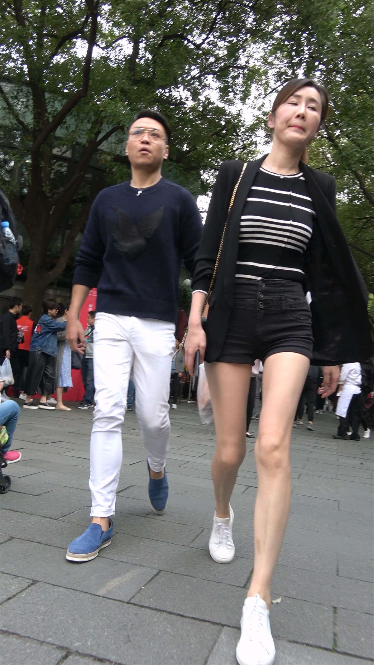 秀外慧中热裤美腿漂亮少妇美女
