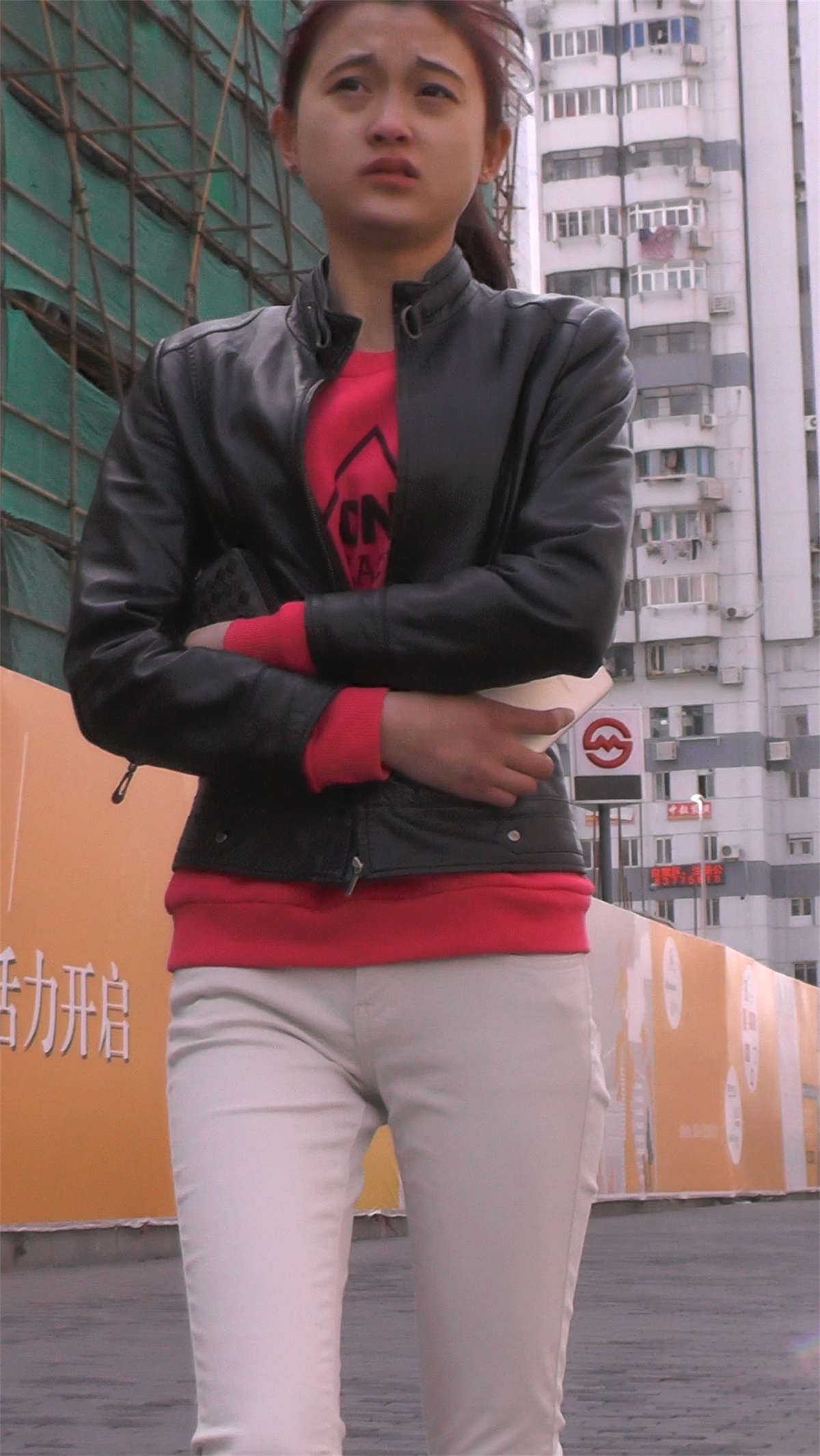 漂亮的牛仔裤美女