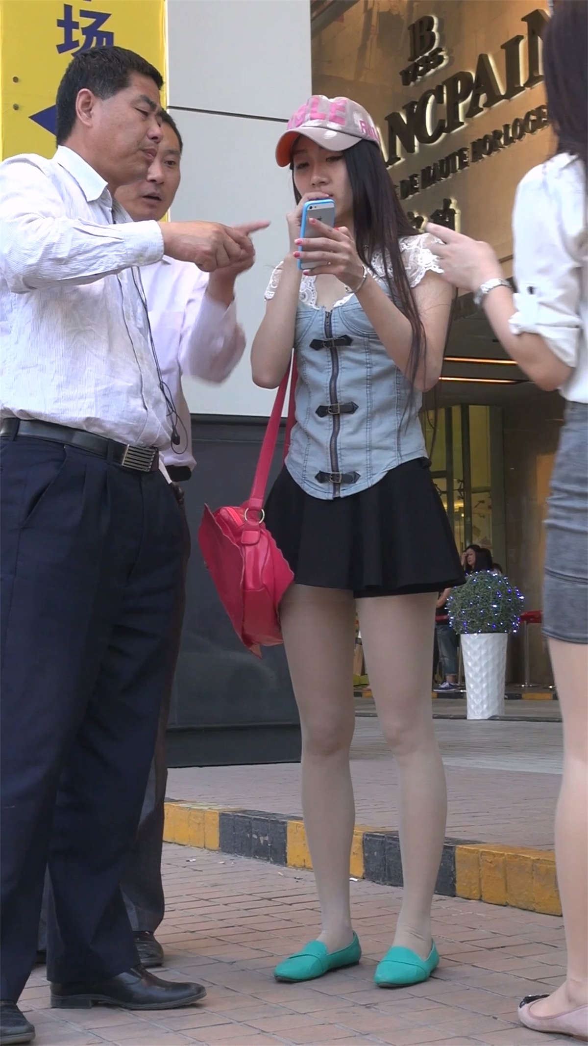 肉丝短裙美女
