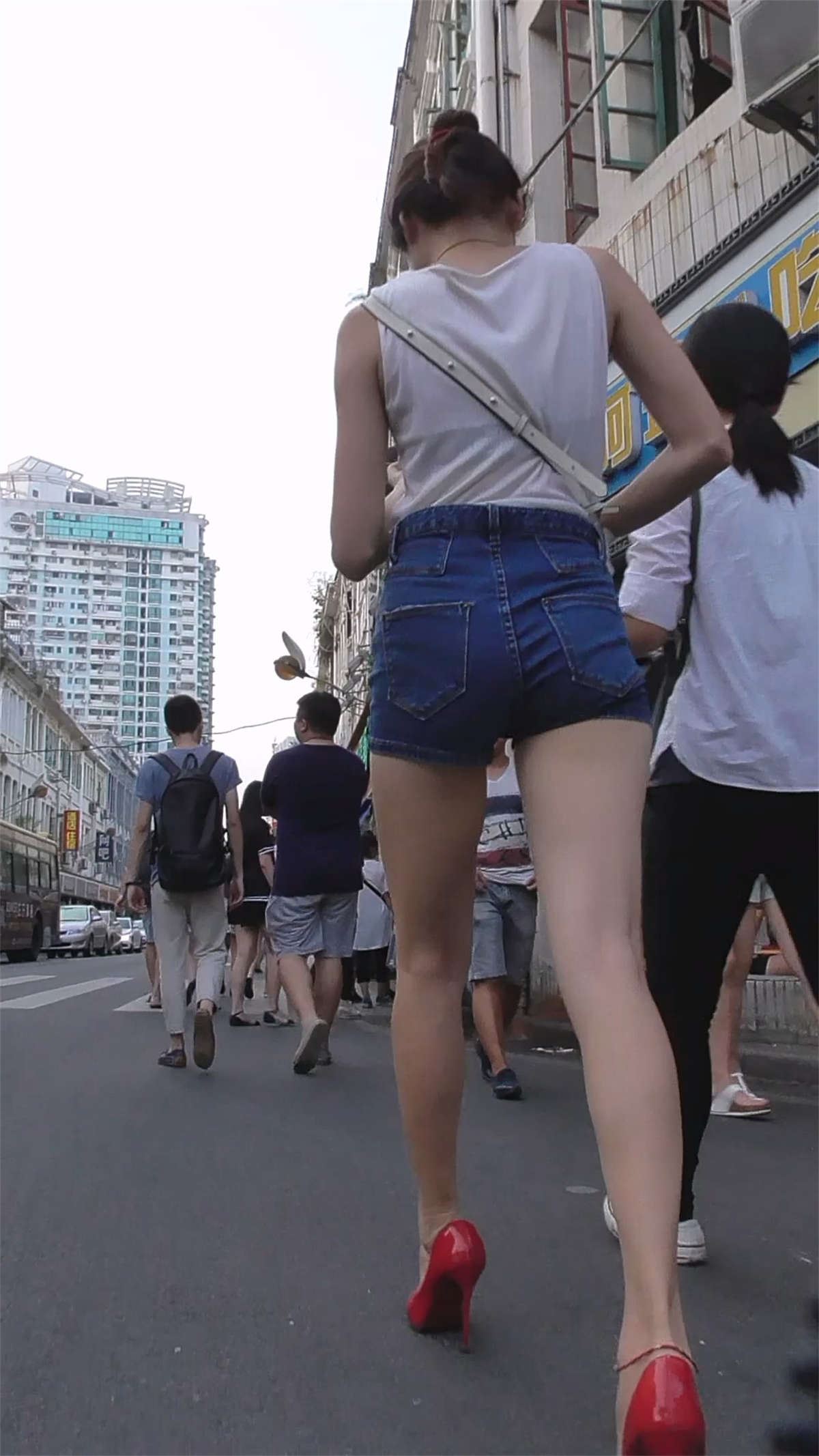热裤美女