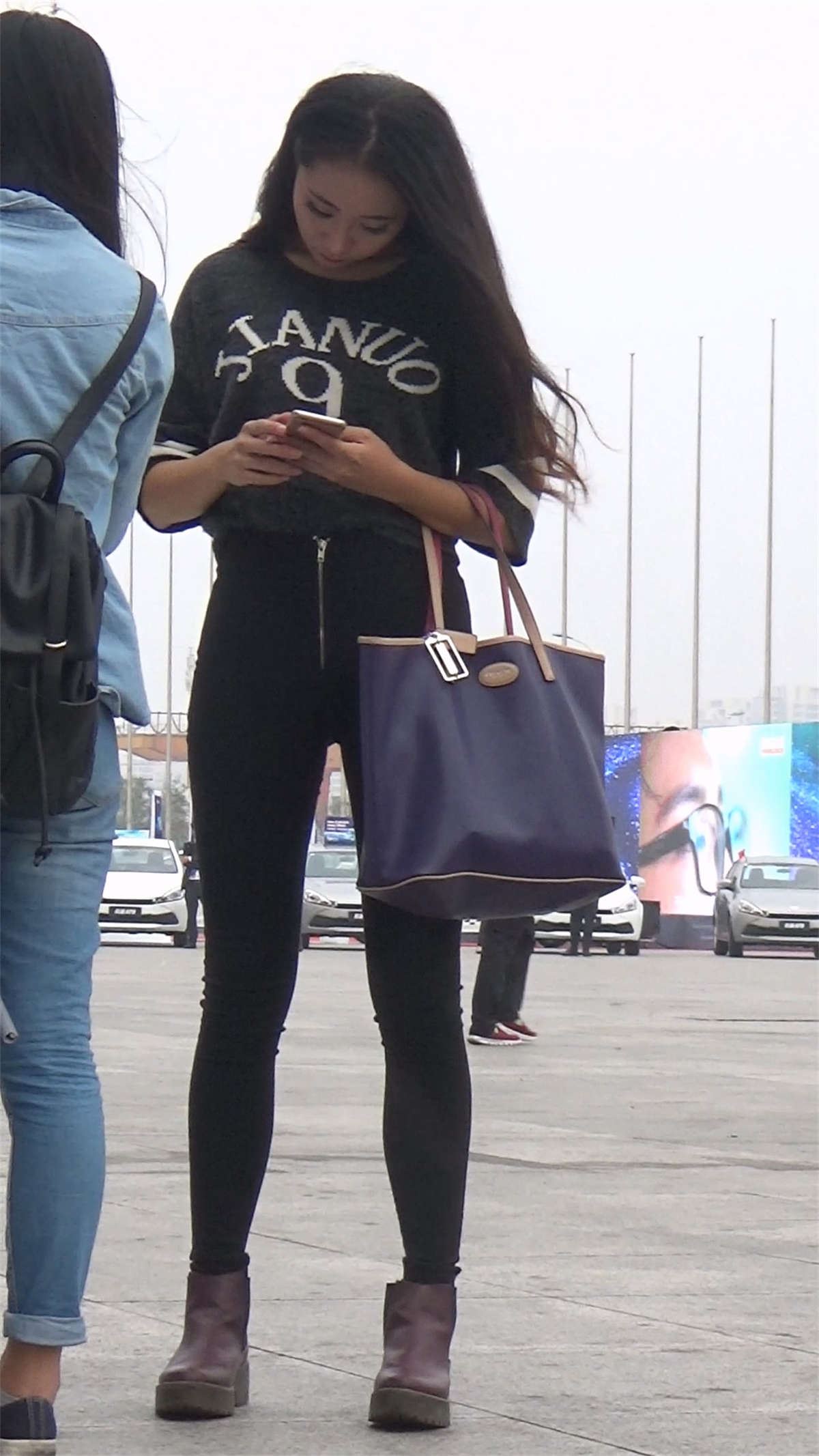 漂亮的脸蛋标准的大美妞