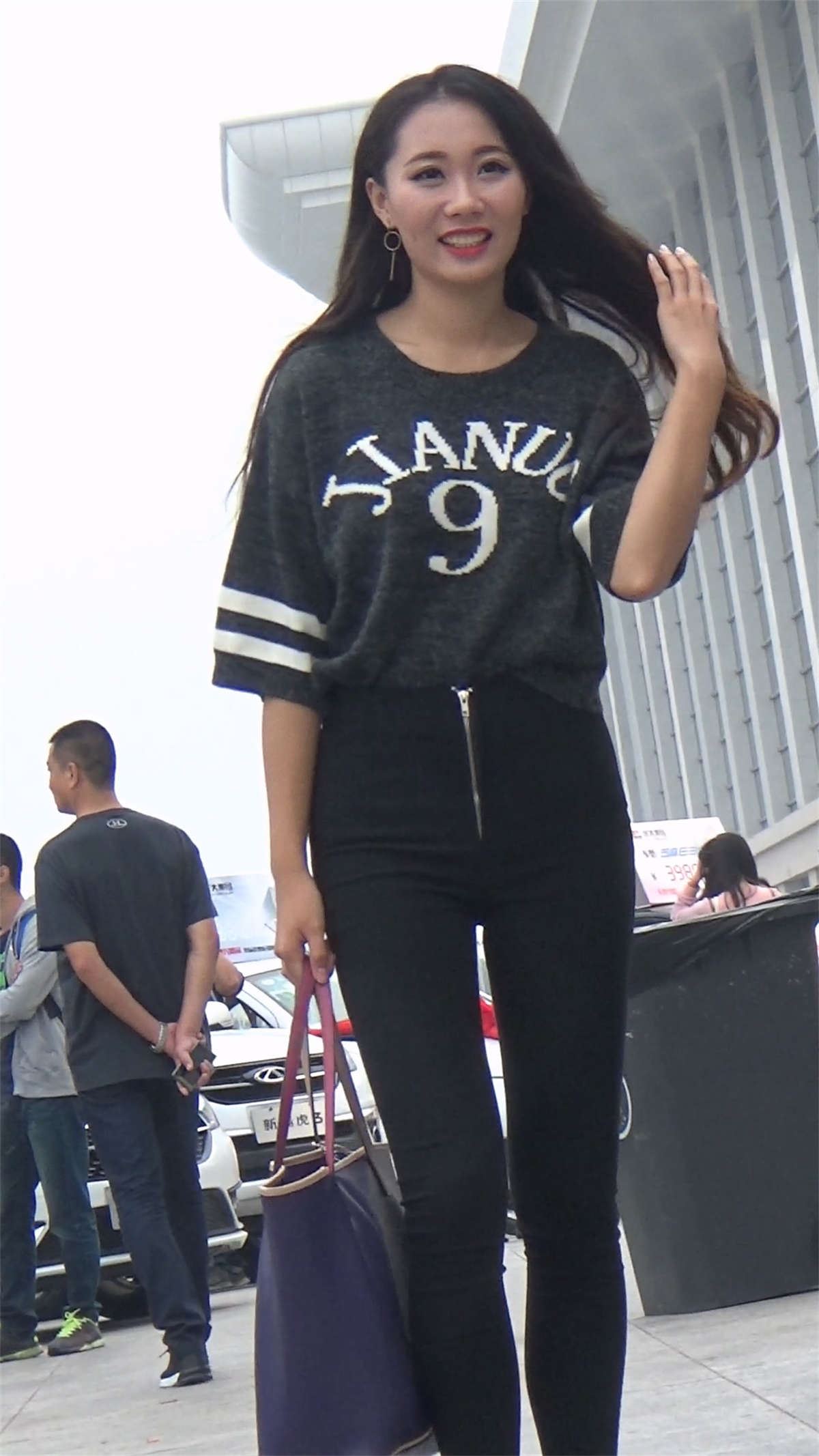 漂亮的脸蛋标准的大美妞