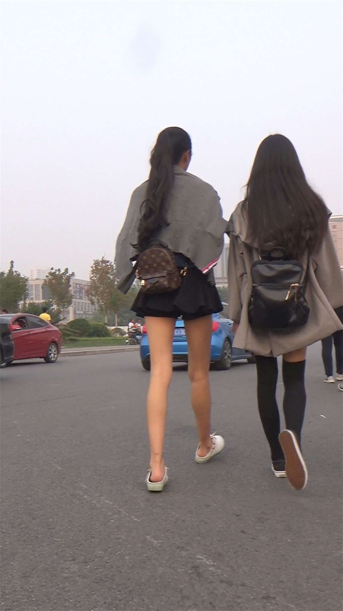身材极好的黑丝短裙辣妹