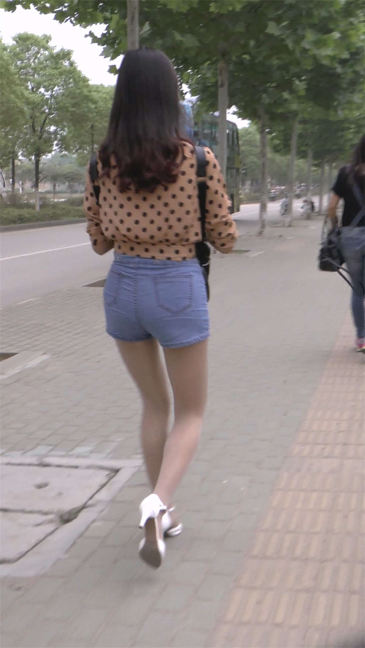 学生妹完美身材让人惊叹